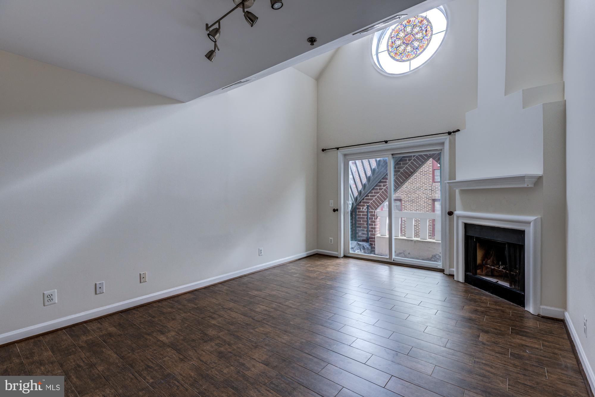 TORPEDO FACTORY - Residential Lease