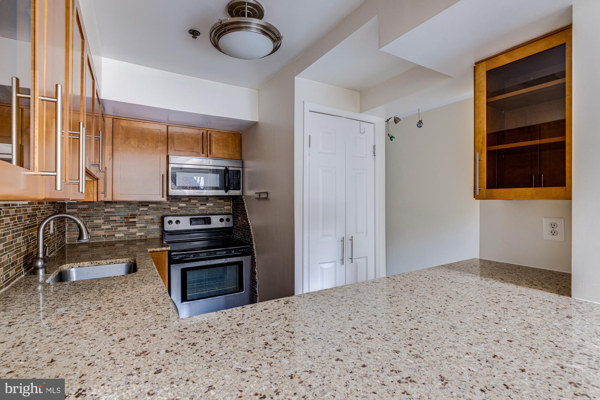 TORPEDO FACTORY - Residential Lease