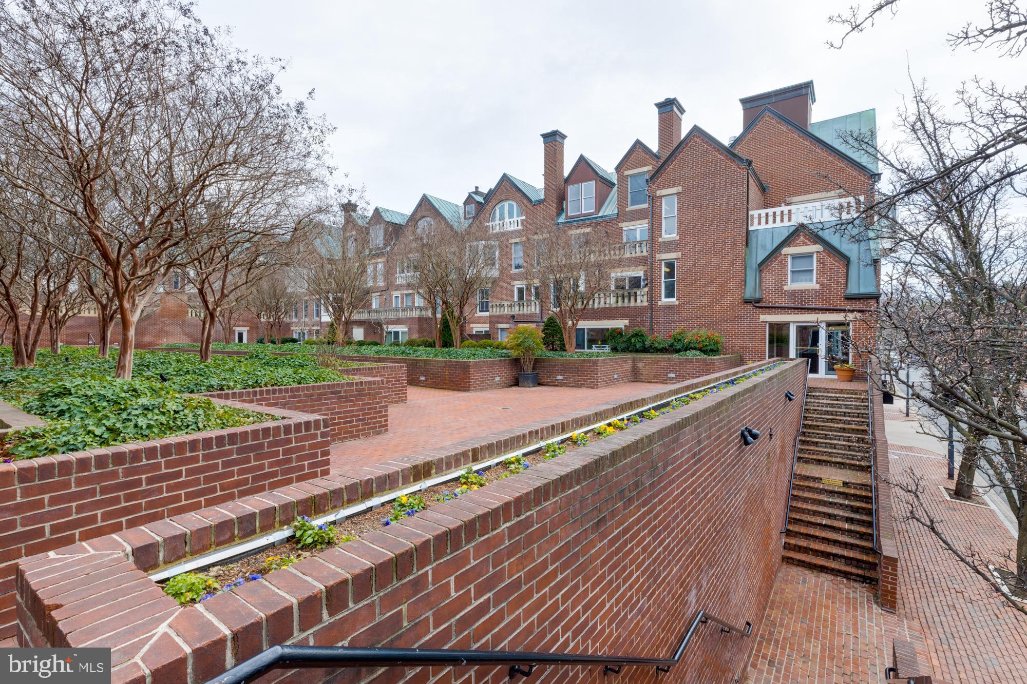 TORPEDO FACTORY - Residential Lease