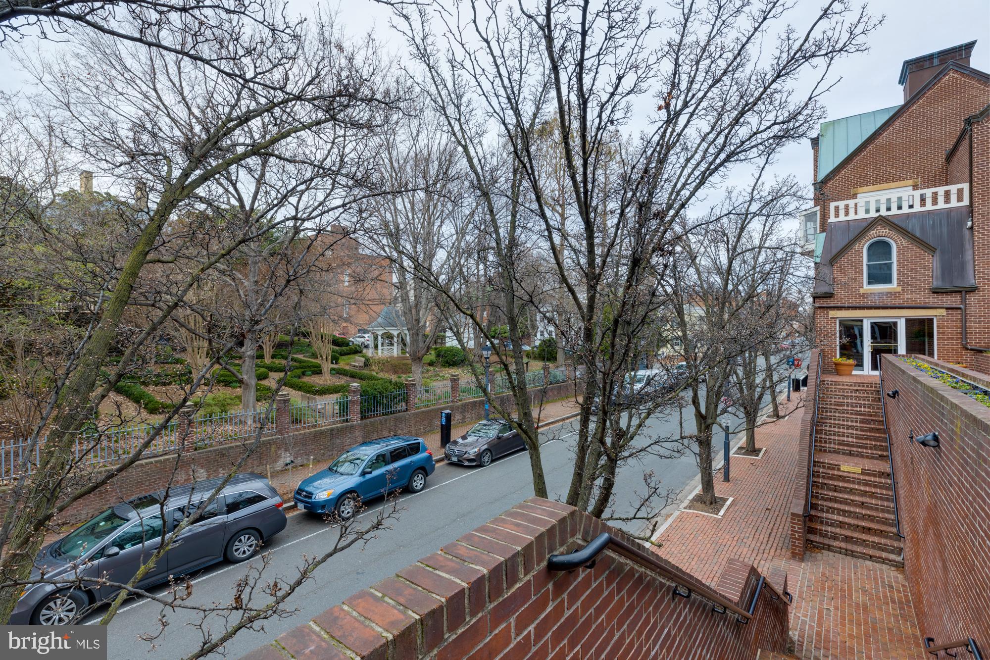 TORPEDO FACTORY - Residential Lease