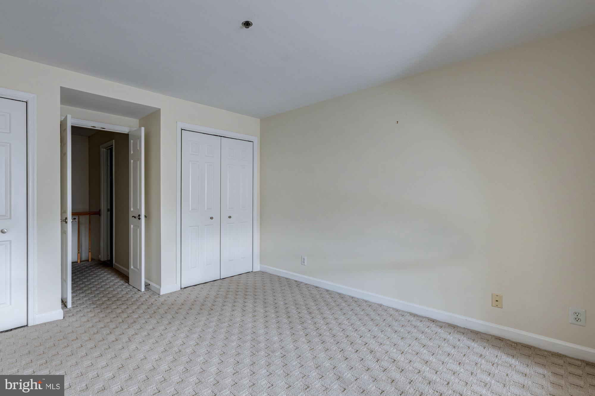 TORPEDO FACTORY - Residential Lease