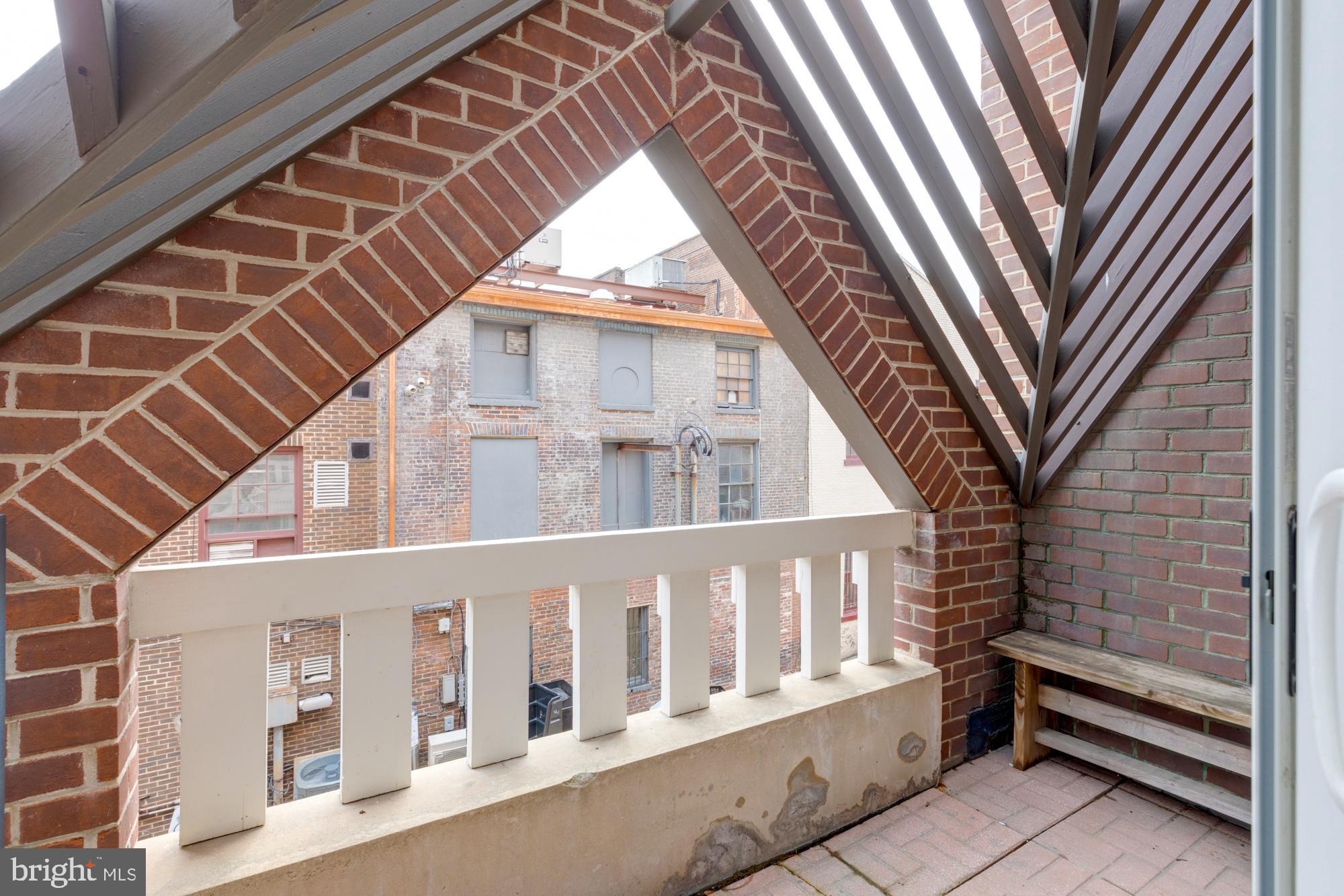 TORPEDO FACTORY - Residential Lease