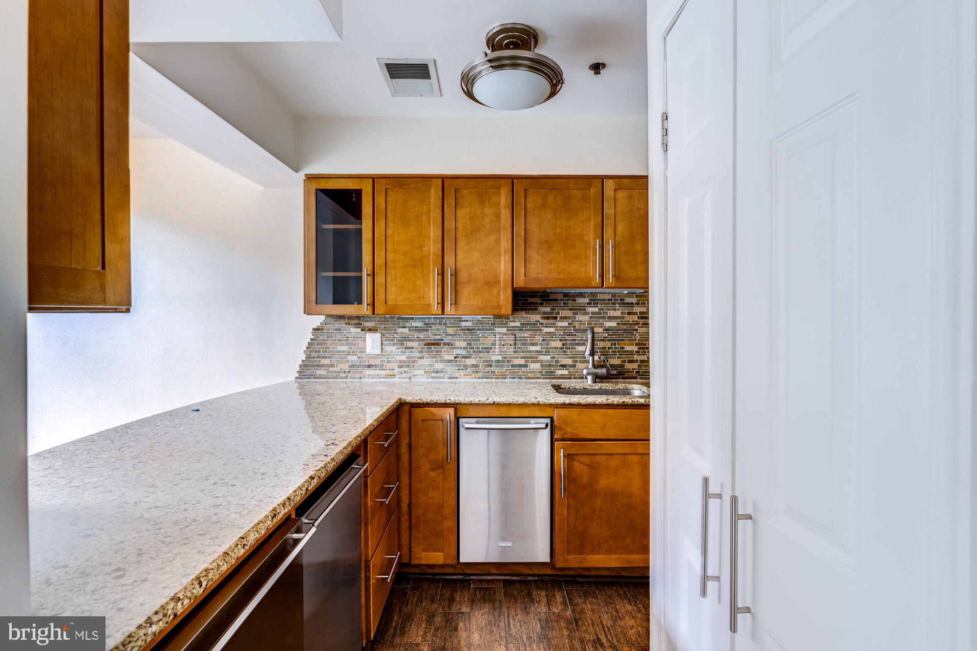 TORPEDO FACTORY - Residential Lease