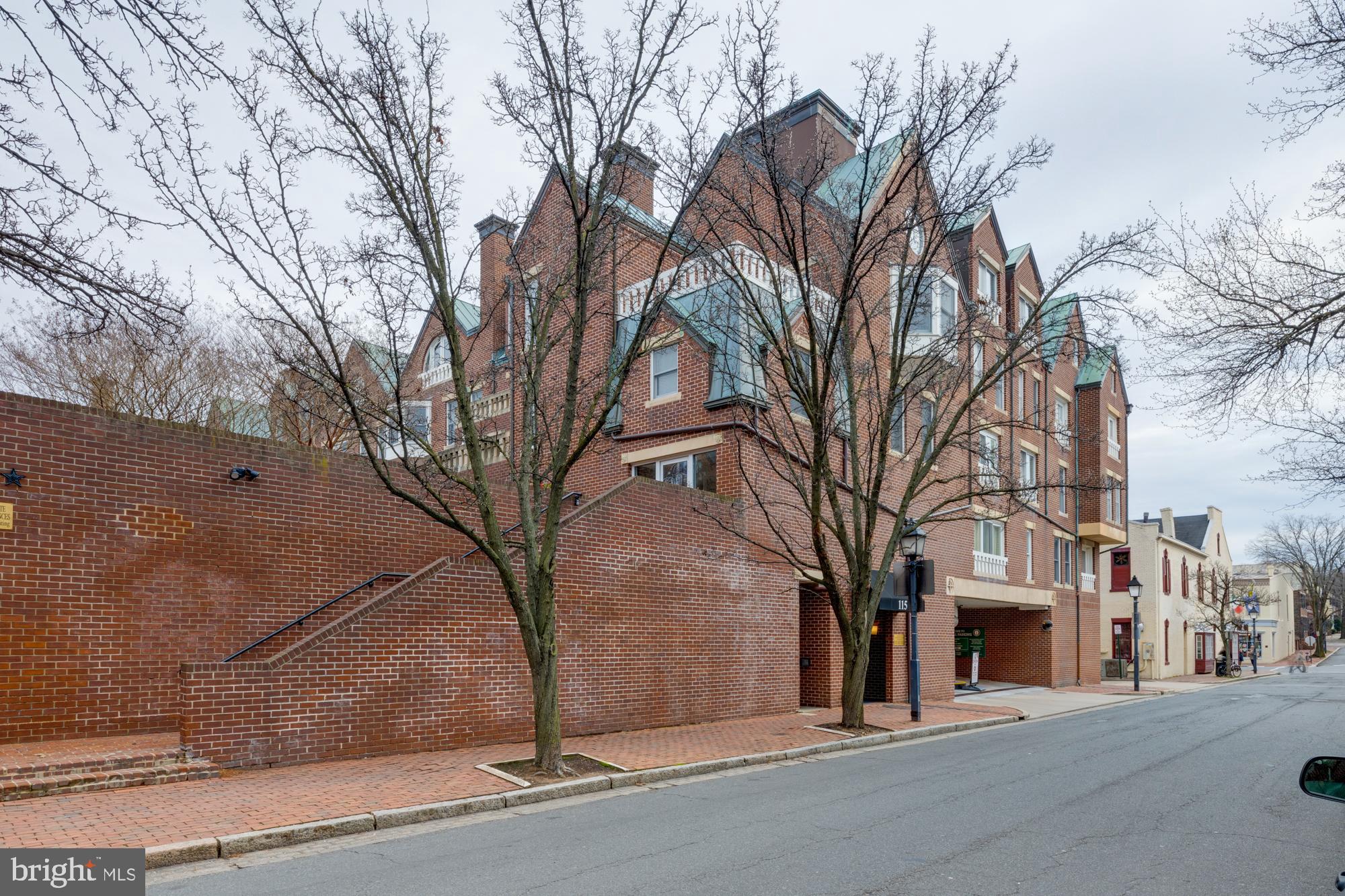 TORPEDO FACTORY - Residential Lease