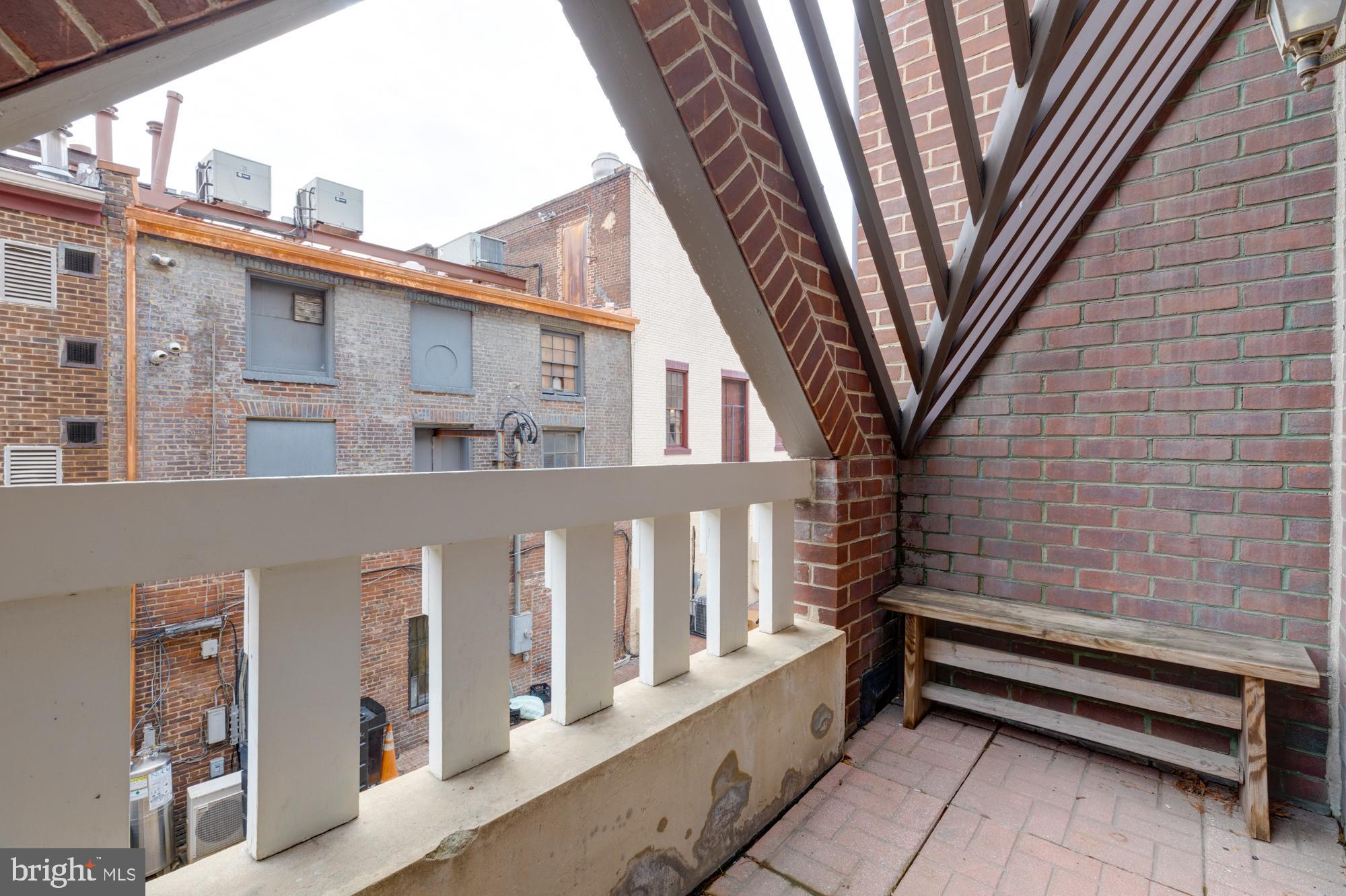 TORPEDO FACTORY - Residential Lease