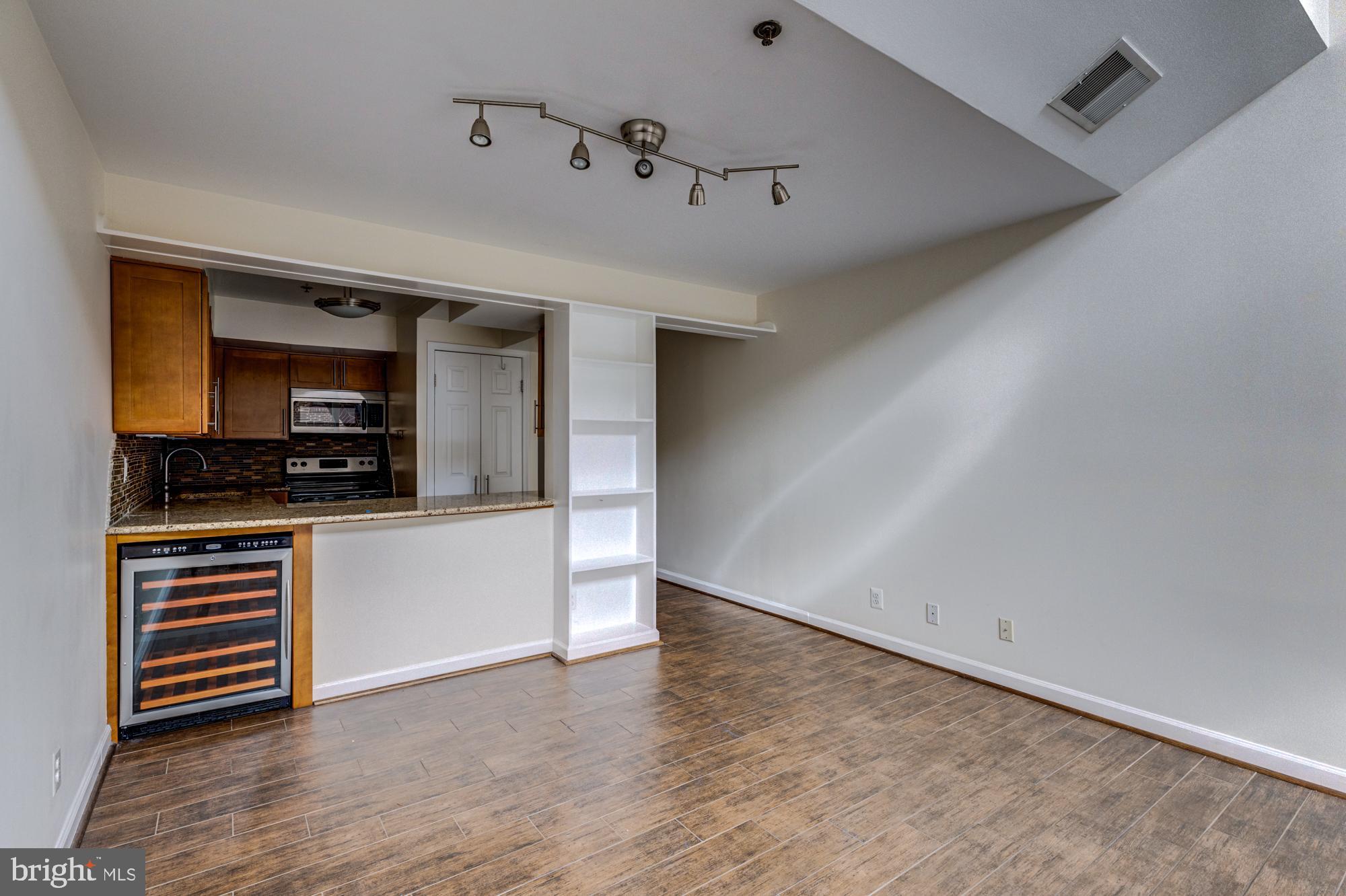 TORPEDO FACTORY - Residential Lease