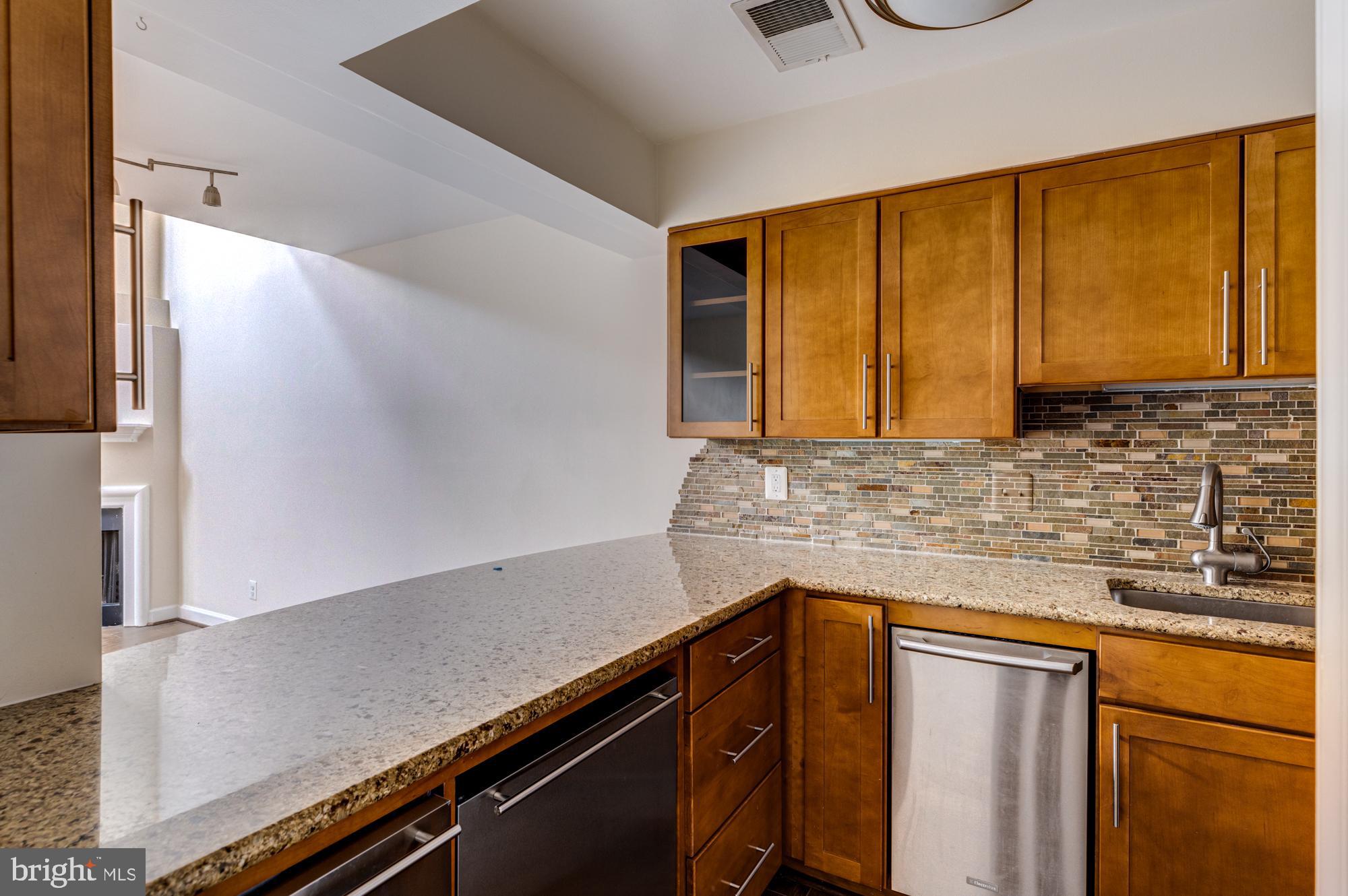 TORPEDO FACTORY - Residential Lease