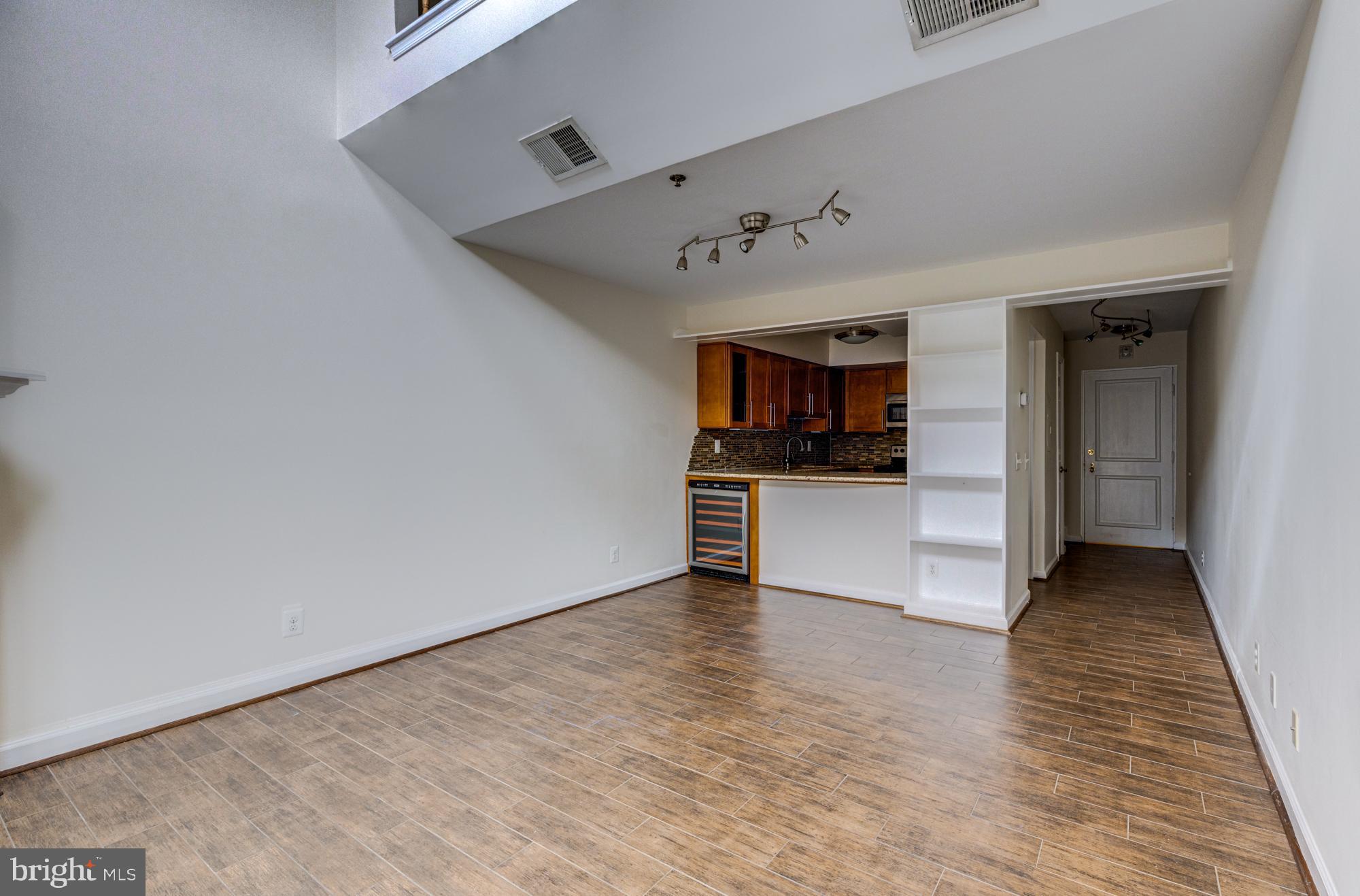 TORPEDO FACTORY - Residential Lease