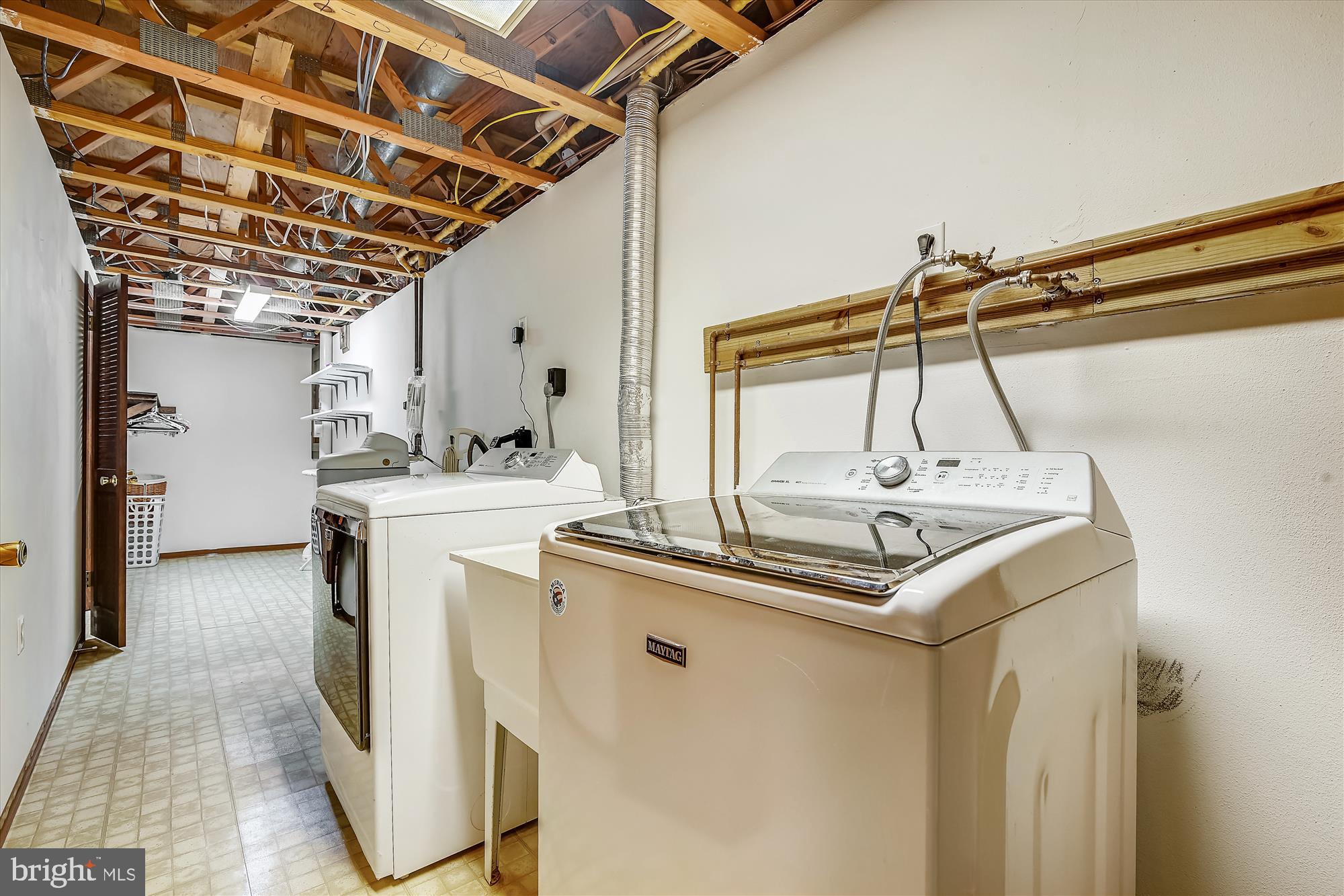 POPLAR WOODS - Residential