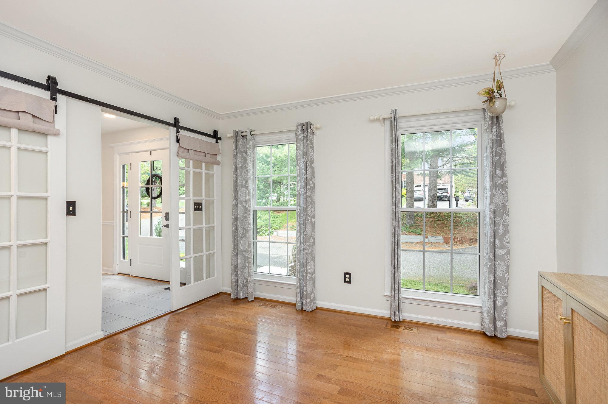 1015 E MACPHAIL