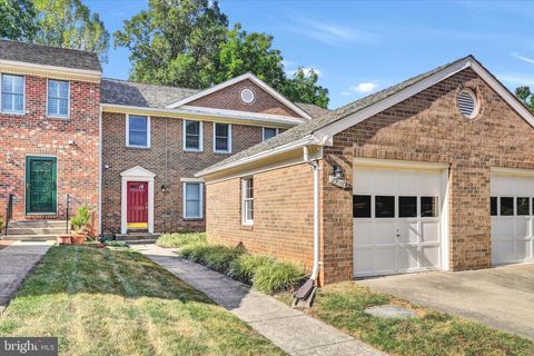 2918 OAKBOROUGH SQUARE OAKTON VA 22124