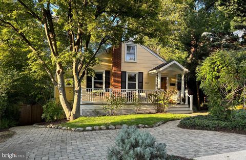 Photo of 3309 Fayette Road, Kensington, MD 20895 (MLS # MDMC2150912) Photo of 3309 Fayette Road, Kensington, MD 20895 (MLS # MDMC2150912)