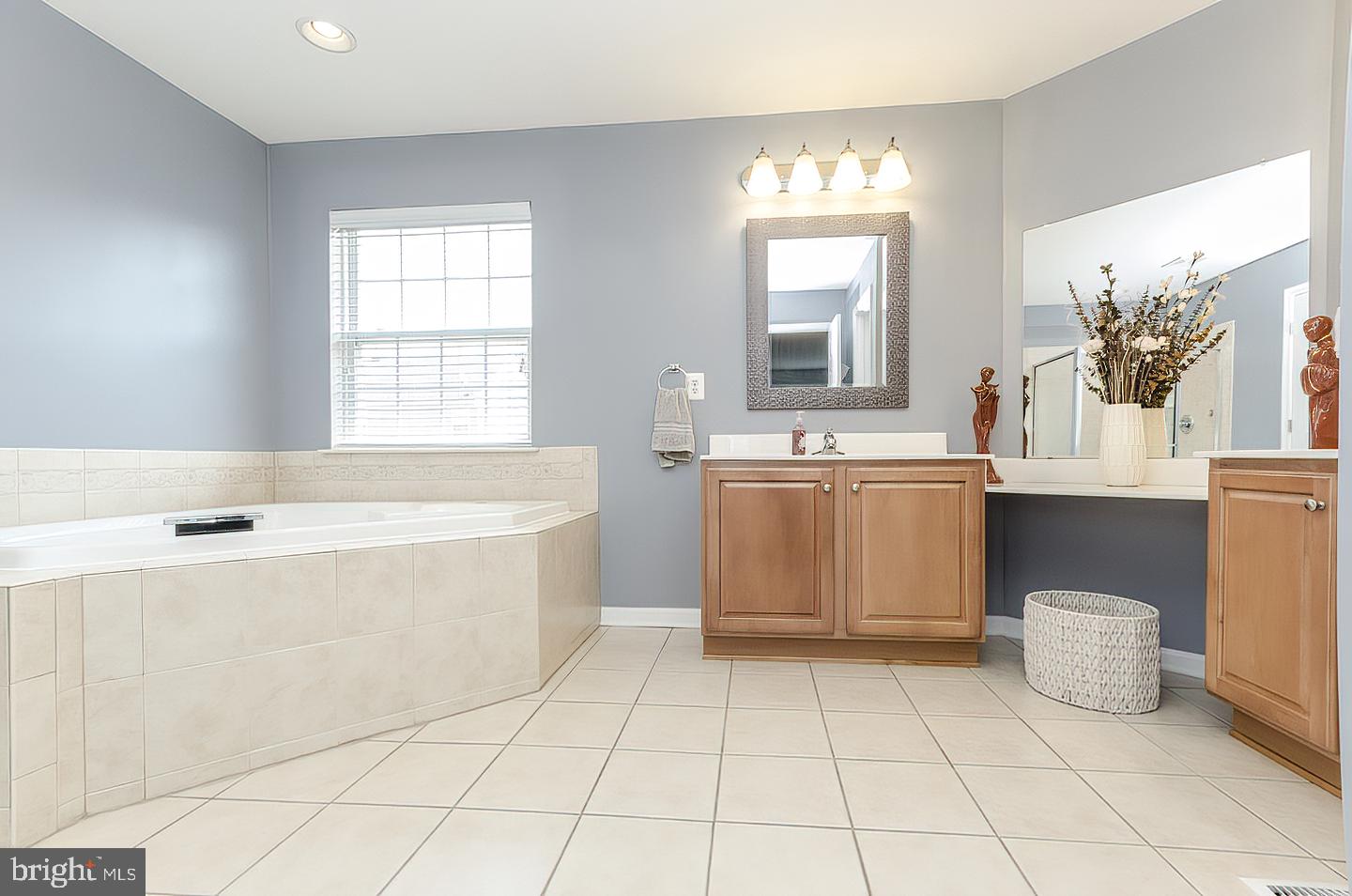 THE VILLAGE OF WASHINGTON TRAIL EAST - Residential