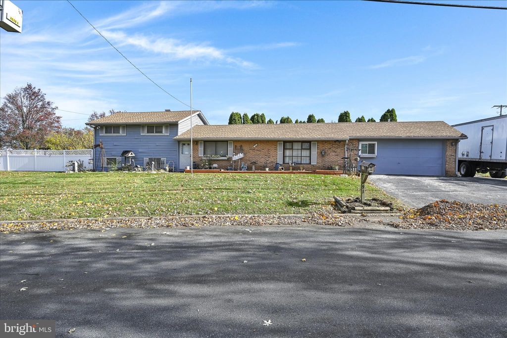 Photo of 91 Hull Dr, YORK, PA 17404 (MLS # PAYK2093360)