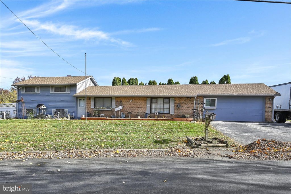 Photo of 91 Hull Dr, YORK, PA 17404 (MLS # PAYK2093360)