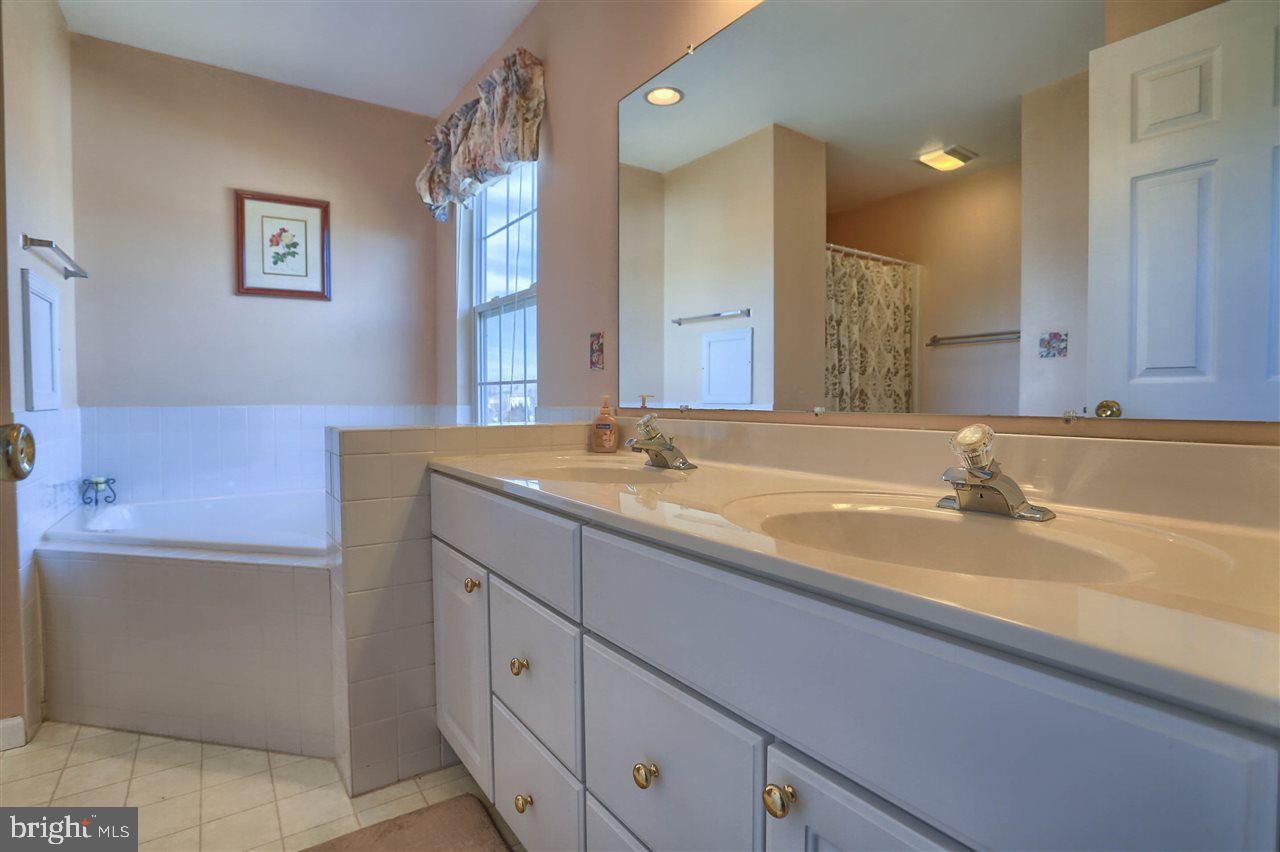 ALLWOOD MANOR - Residential