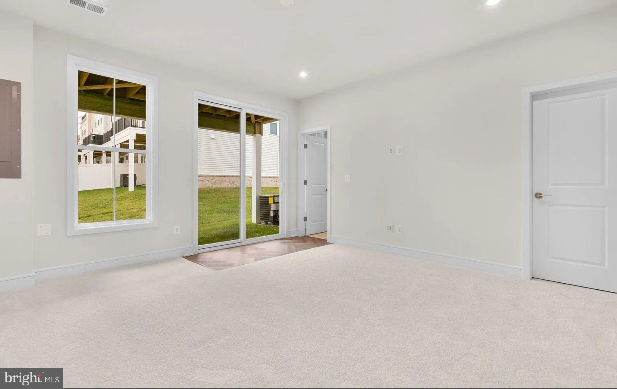 42123 PICASSO SQUARE