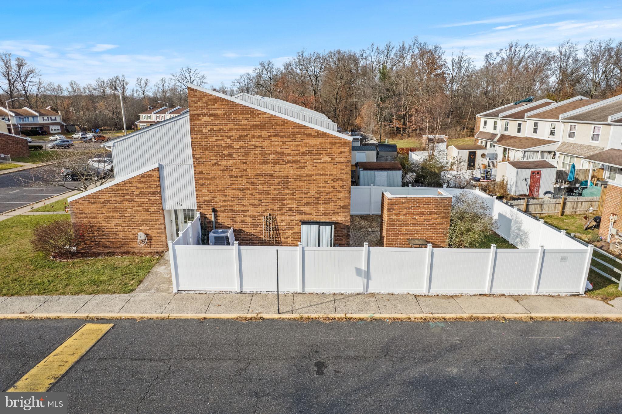 QUAKER GREEN - Residential