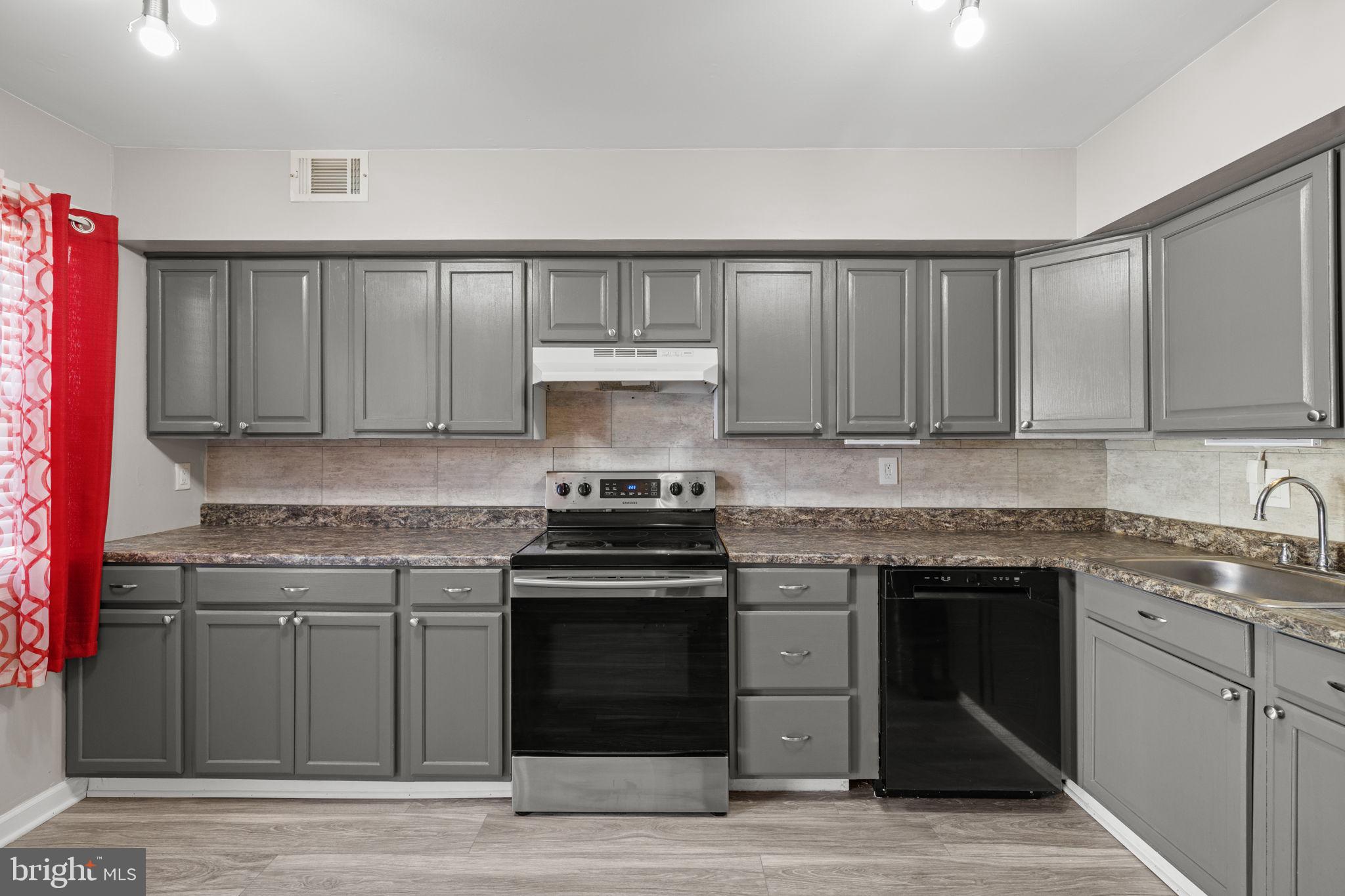 QUAKER GREEN - Residential