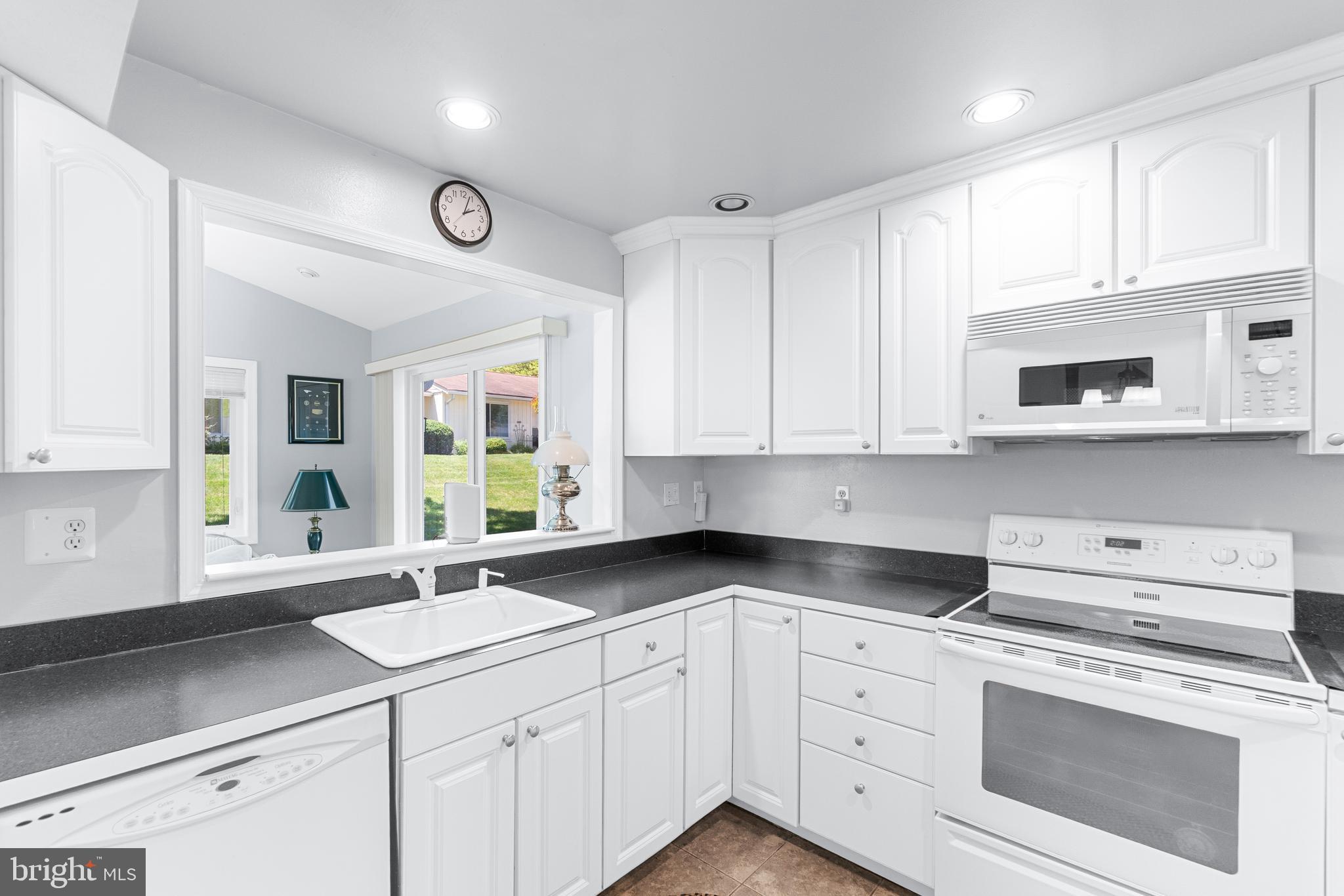 LEISURE WORLD - Residential