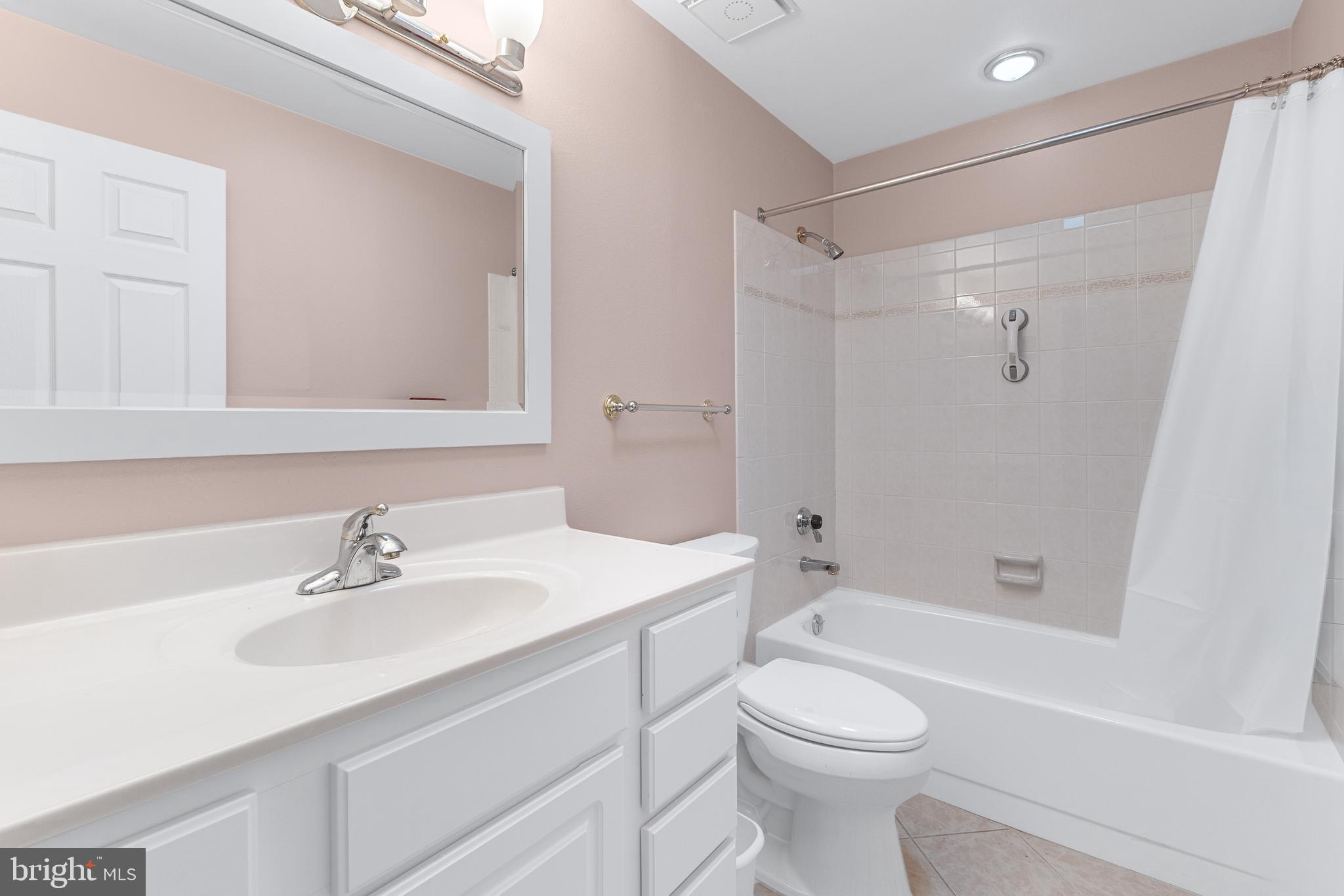 LEISURE WORLD - Residential