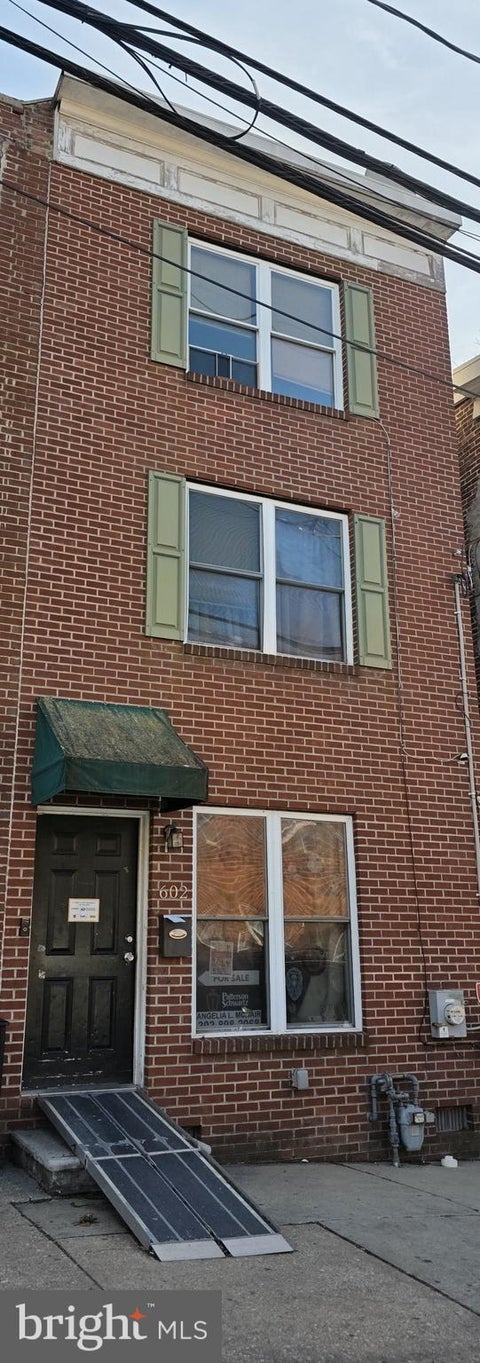 Townhouse For Sale - 602 W 5th Street<br/> WILMINGTON, DE 19801