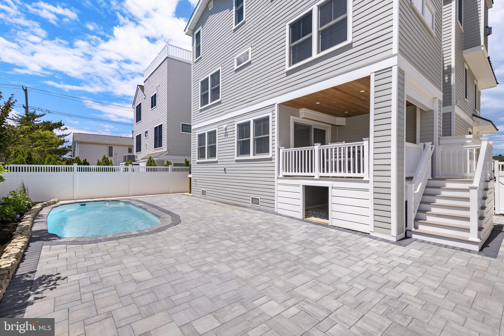 6 E MARINE LANE