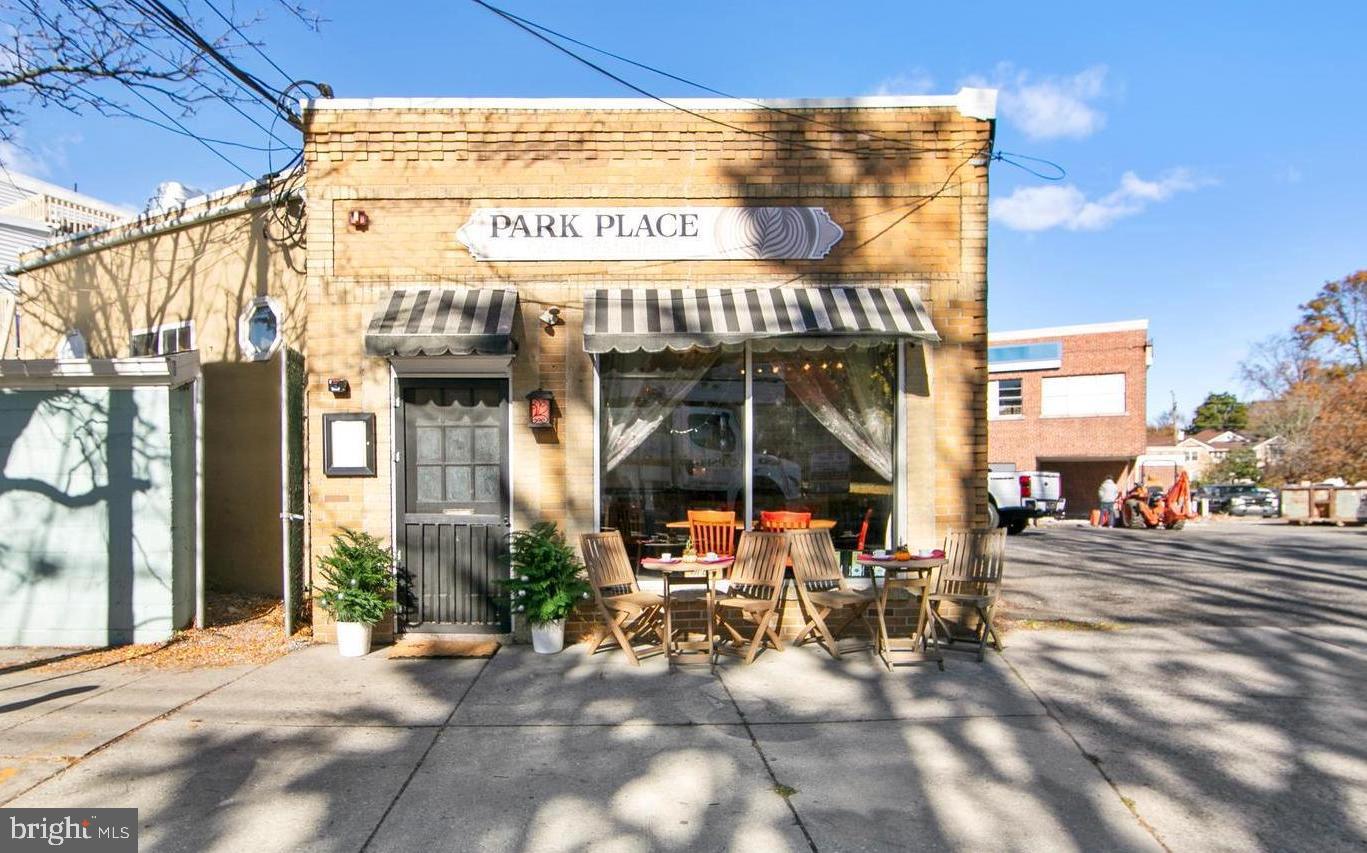 7 E PARK AVENUE