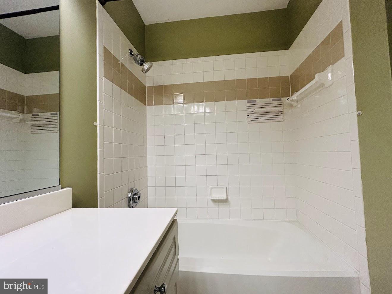 S.GLEN AT UNIVERSITY CTR - Residential Lease