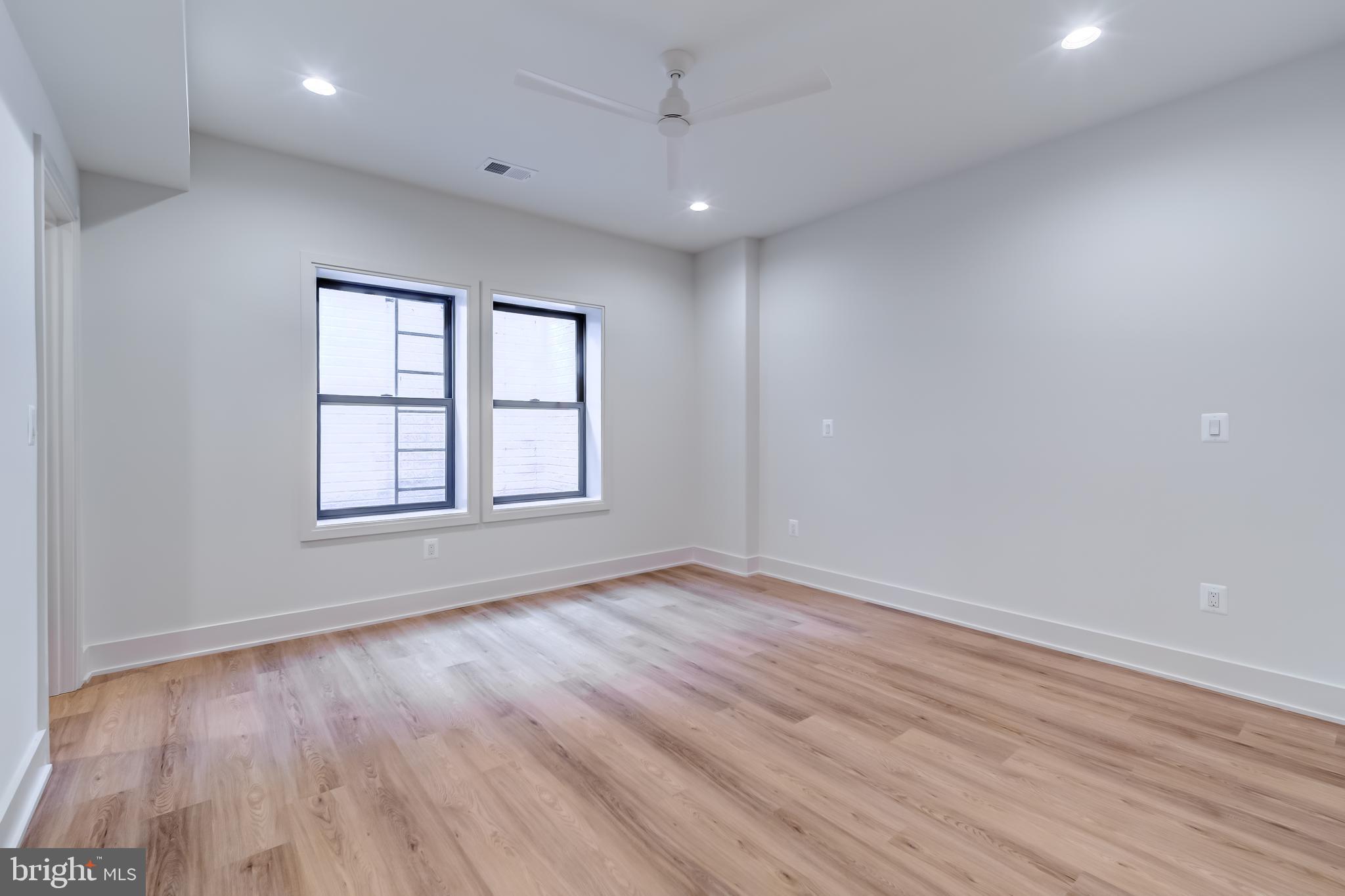 VIENNA WOODS - Residential