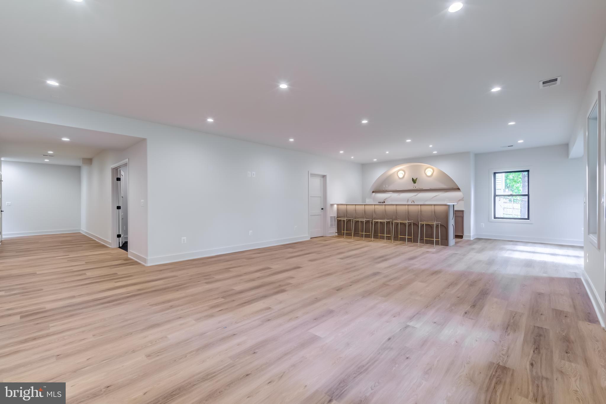 VIENNA WOODS - Residential