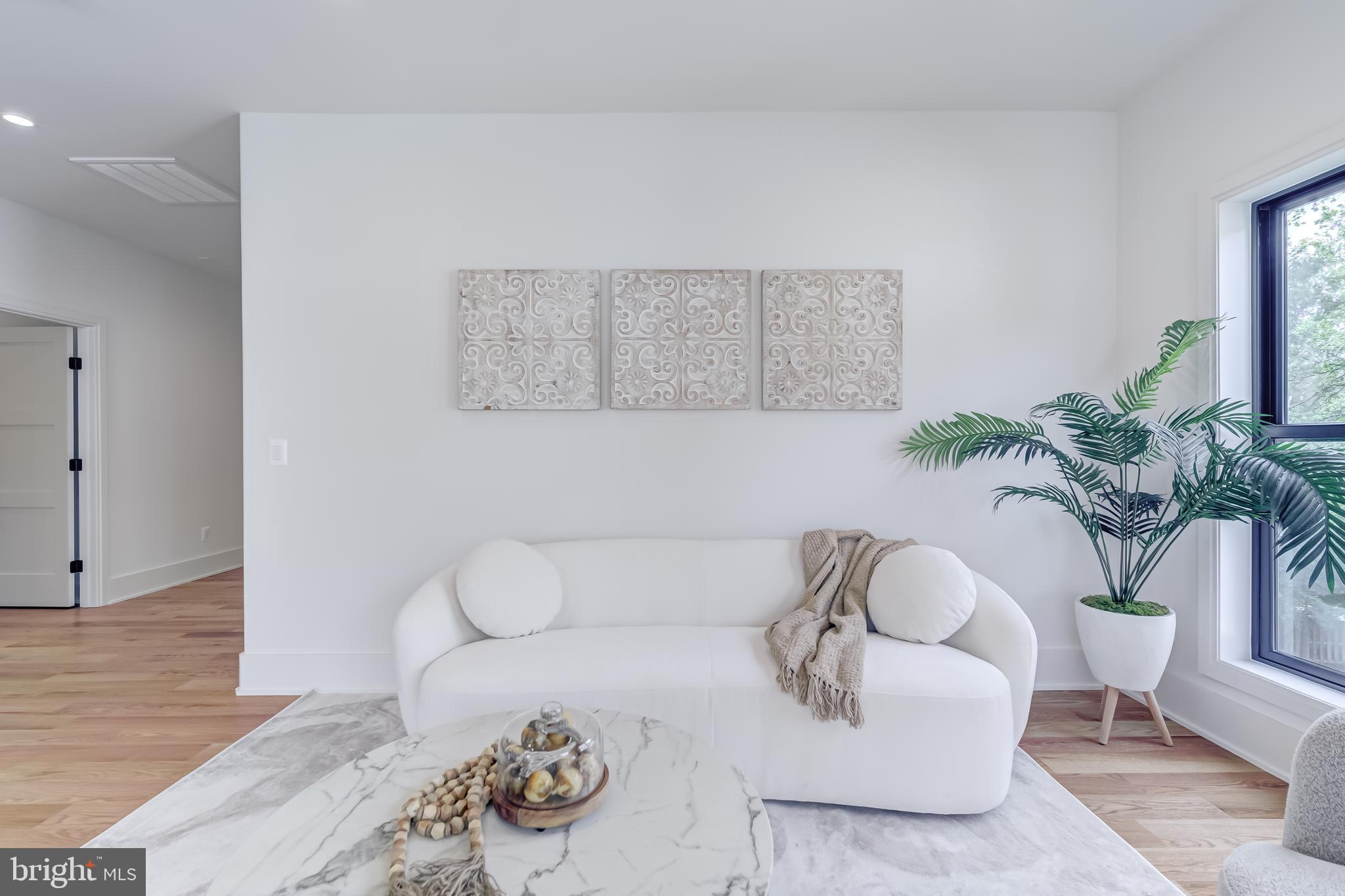 VIENNA WOODS - Residential