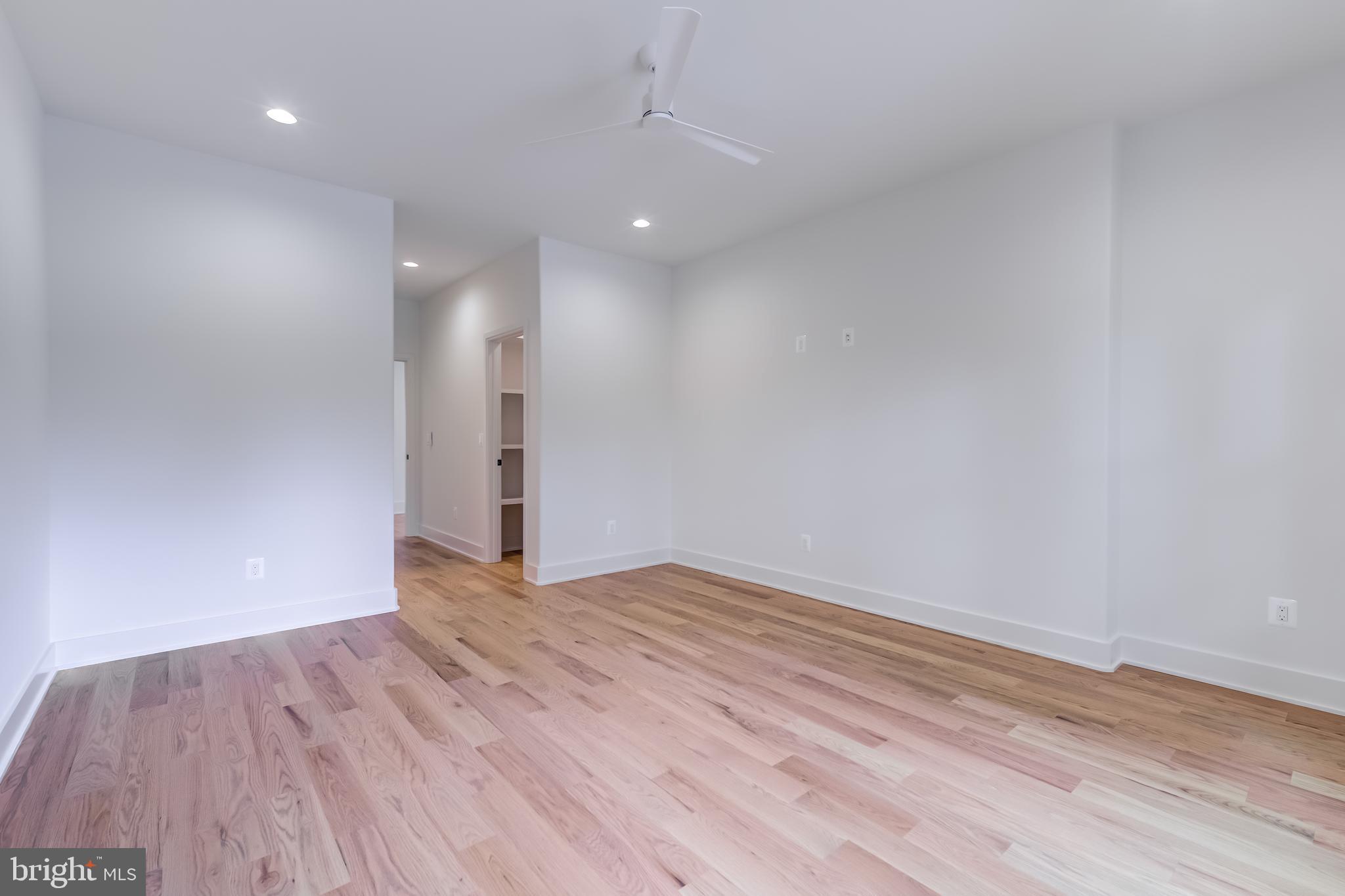 VIENNA WOODS - Residential