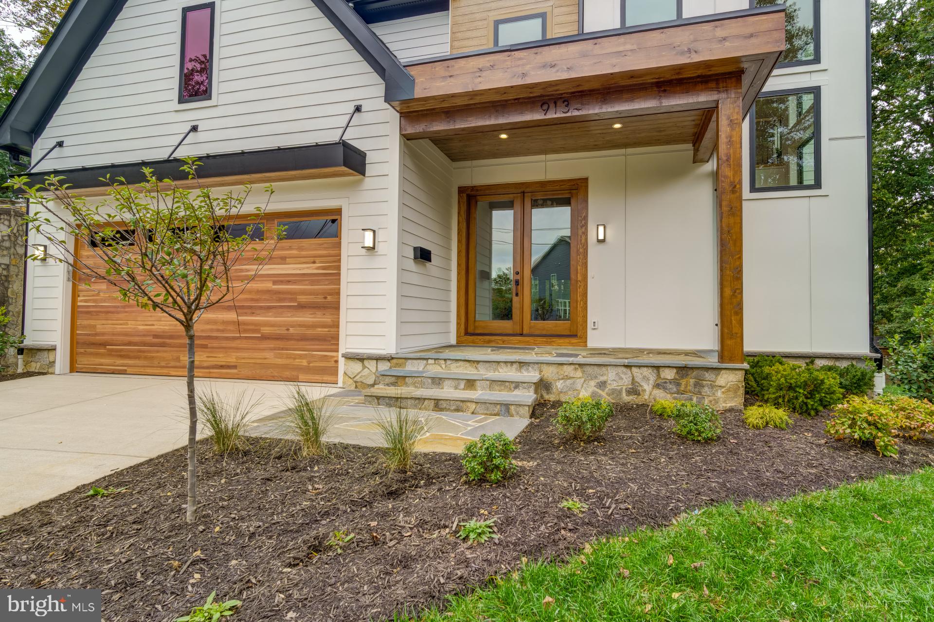 913 SYMPHONY CIRCLE SW