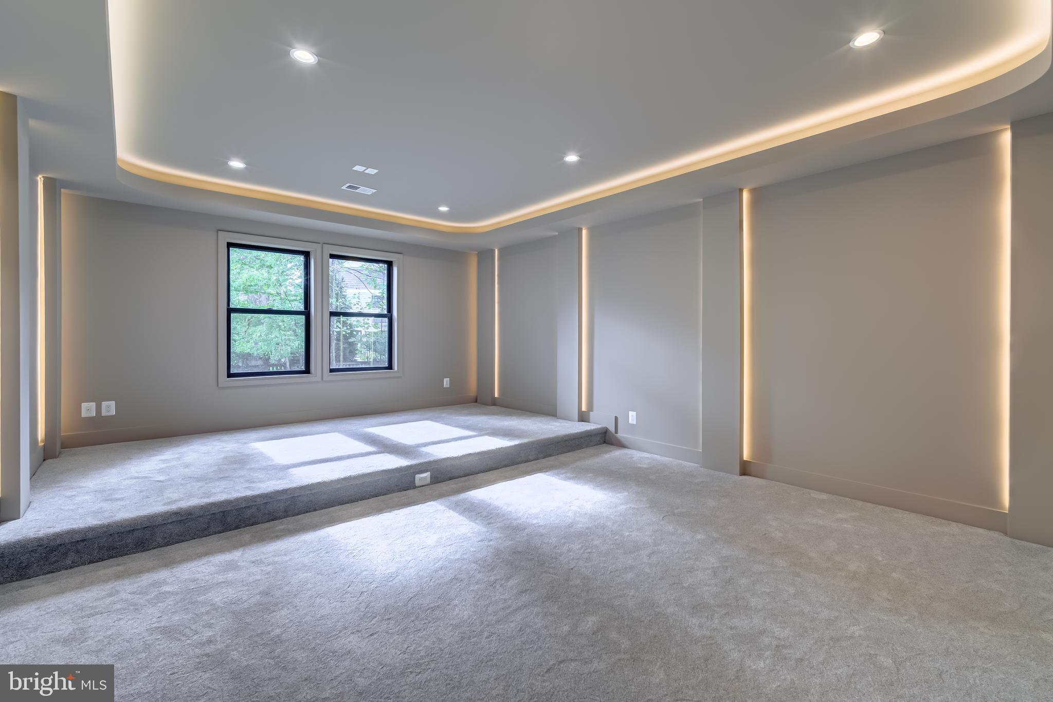 VIENNA WOODS - Residential