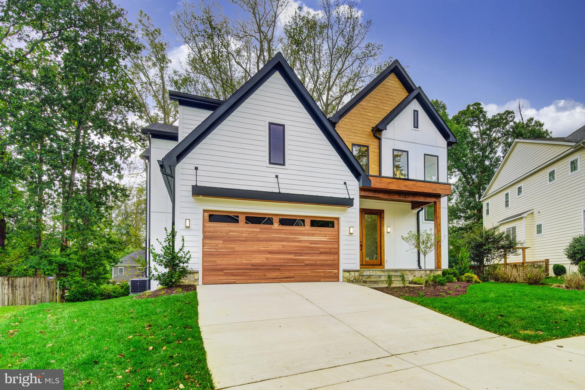 913 SYMPHONY CIRCLE SW