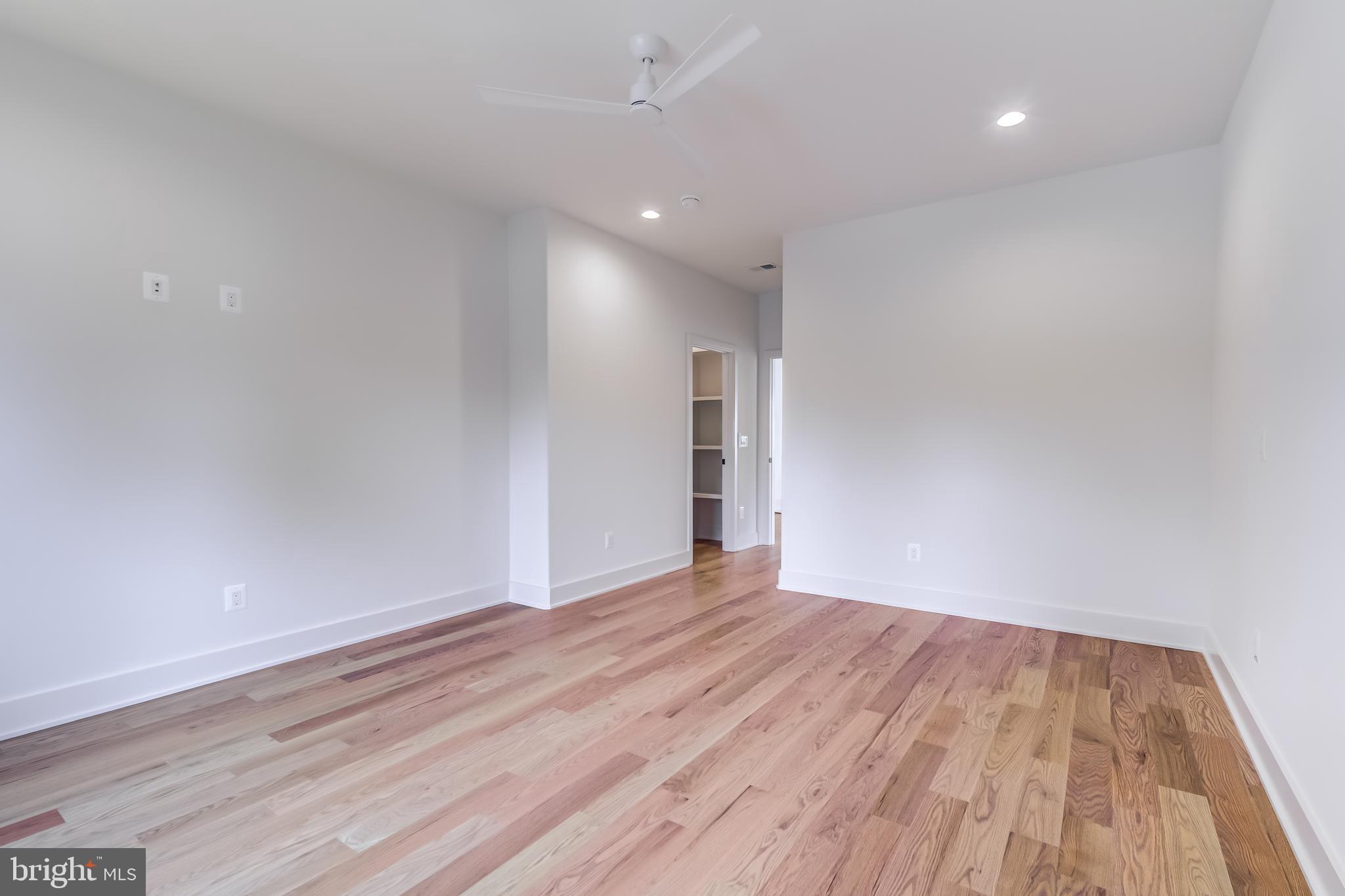 VIENNA WOODS - Residential