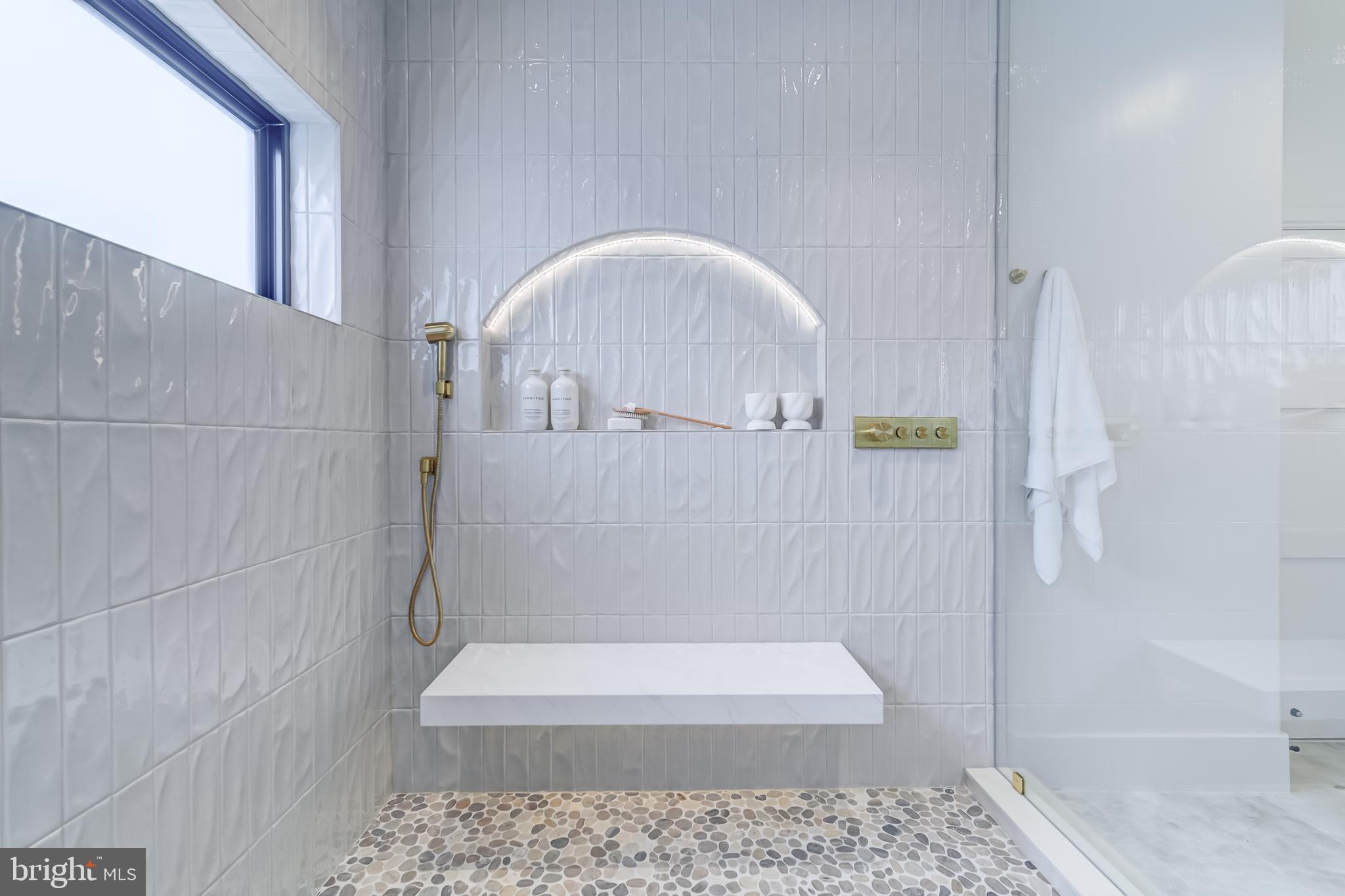 VIENNA WOODS - Residential