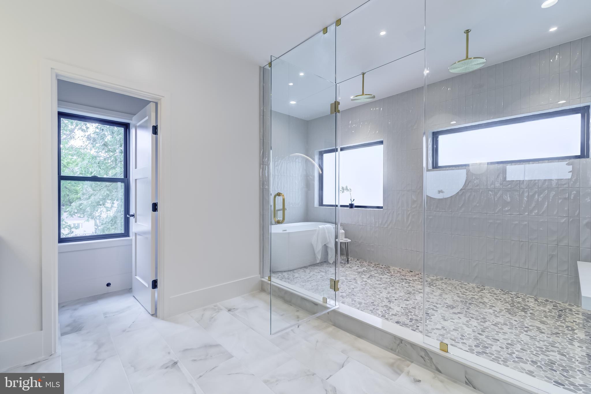 VIENNA WOODS - Residential