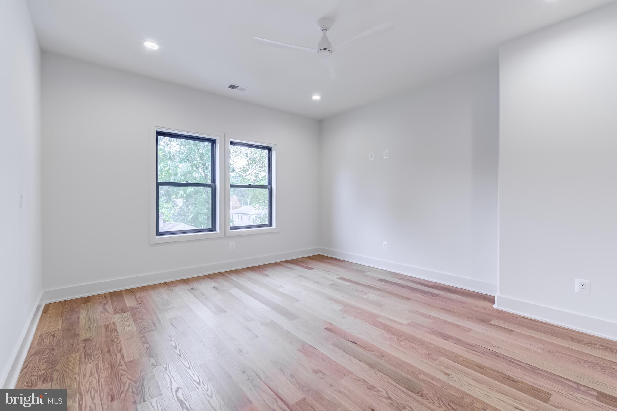 VIENNA WOODS - Residential