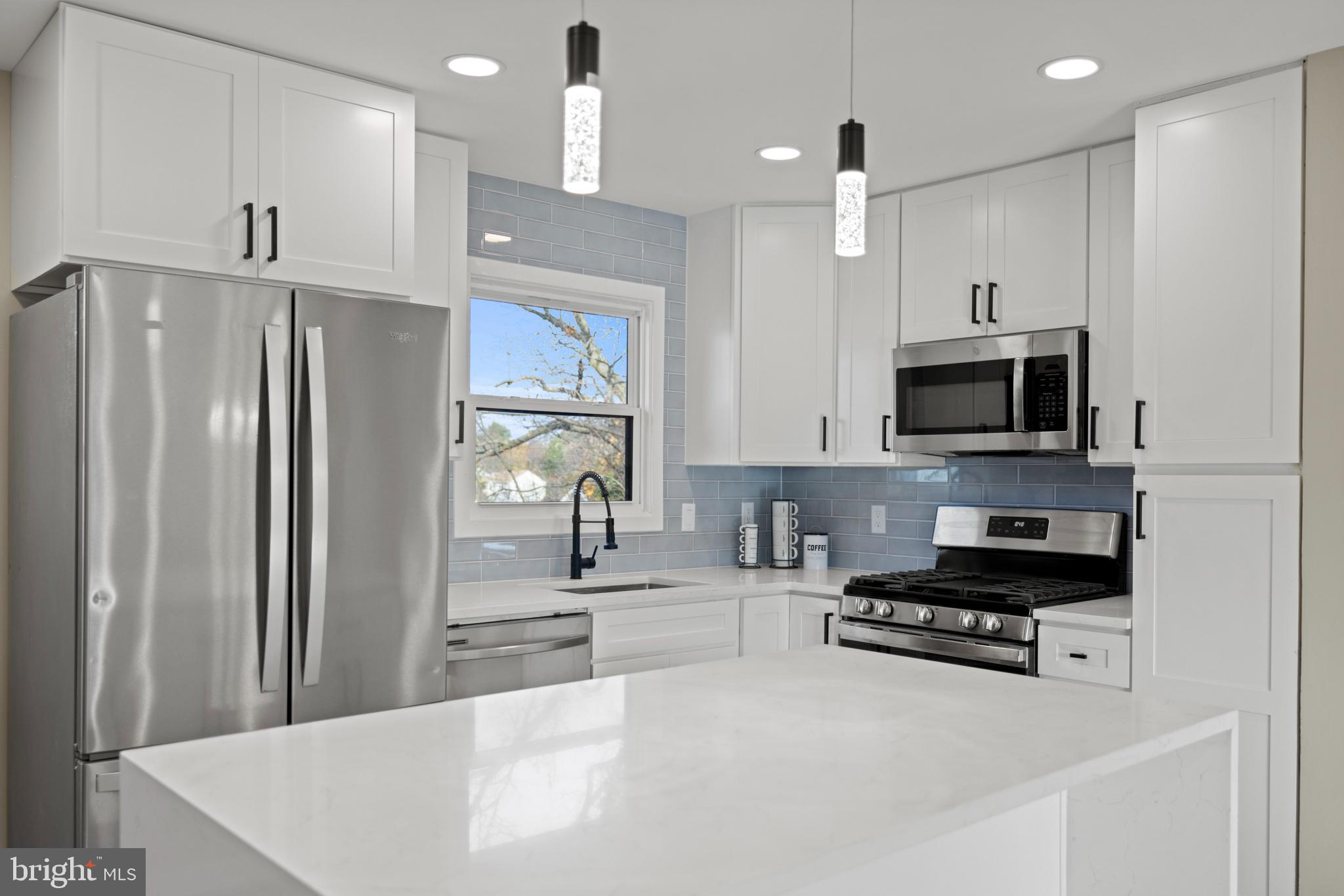 THE PROVINCES - Residential