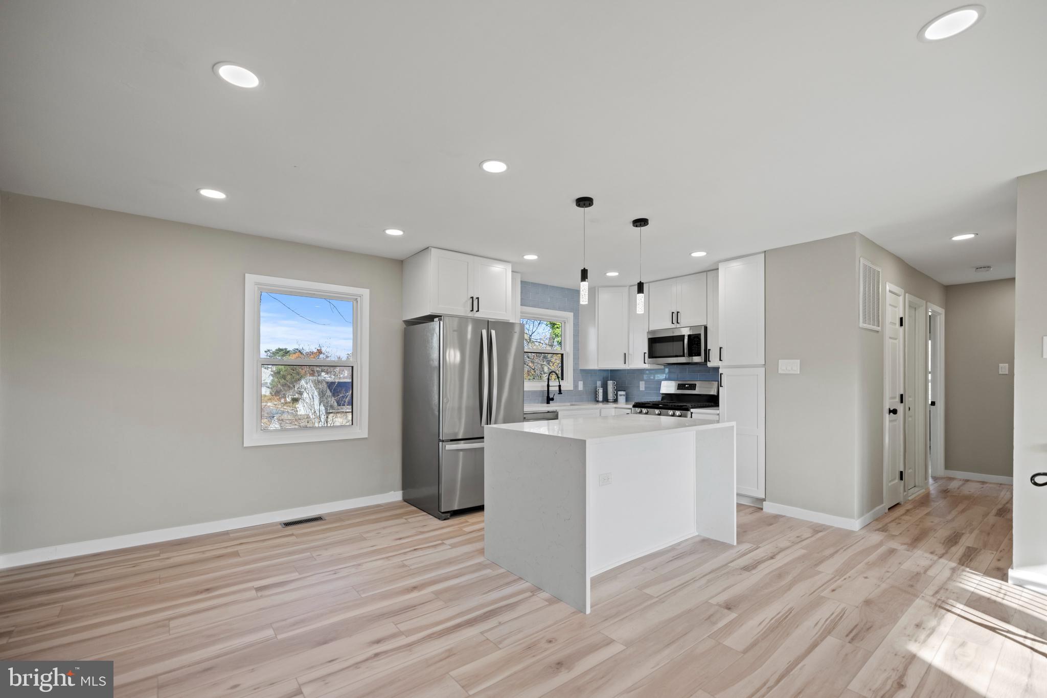 THE PROVINCES - Residential