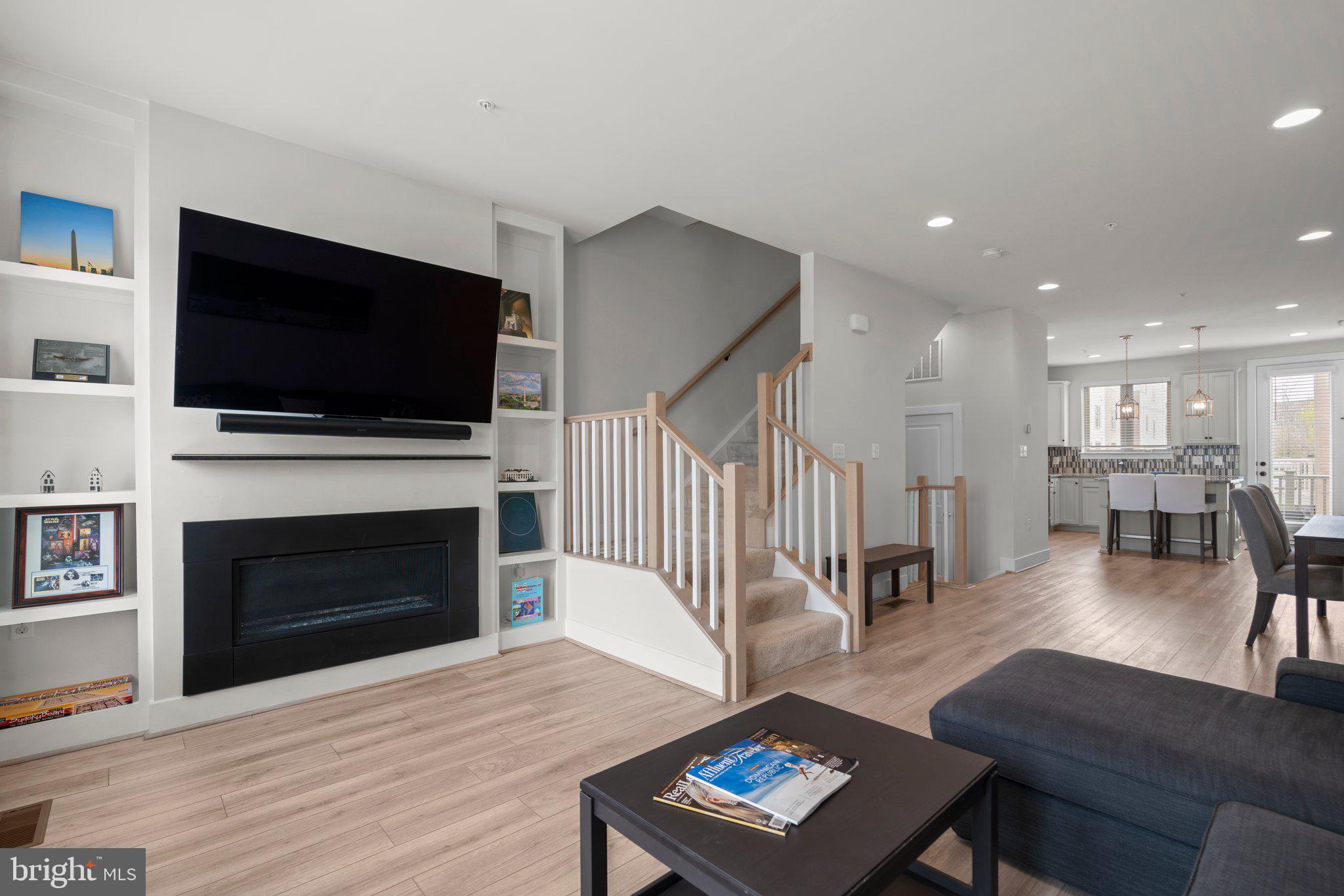 CHAPMAN ROW AT TWINBROOK METRO - Residential Lease