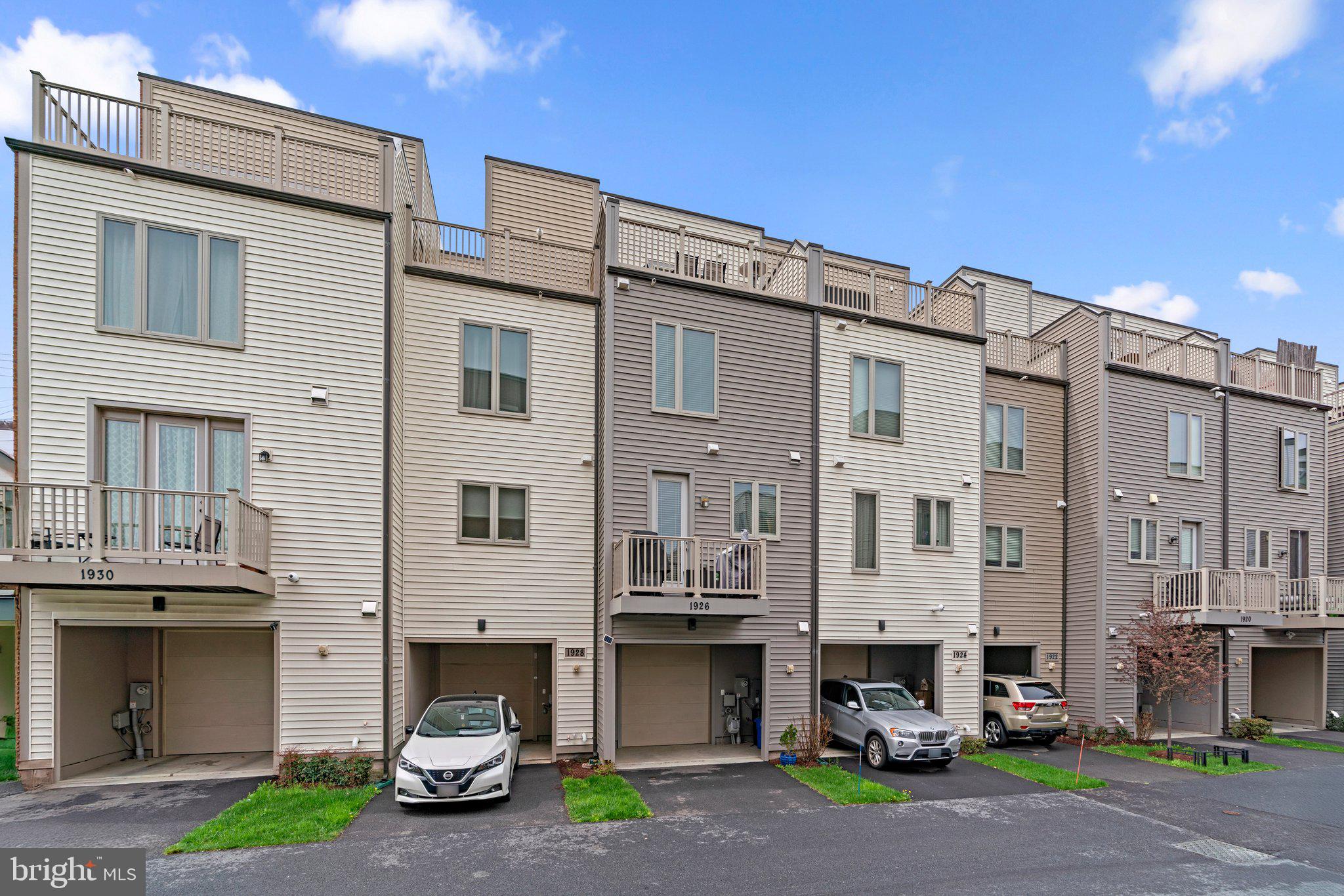 CHAPMAN ROW AT TWINBROOK METRO - Residential Lease