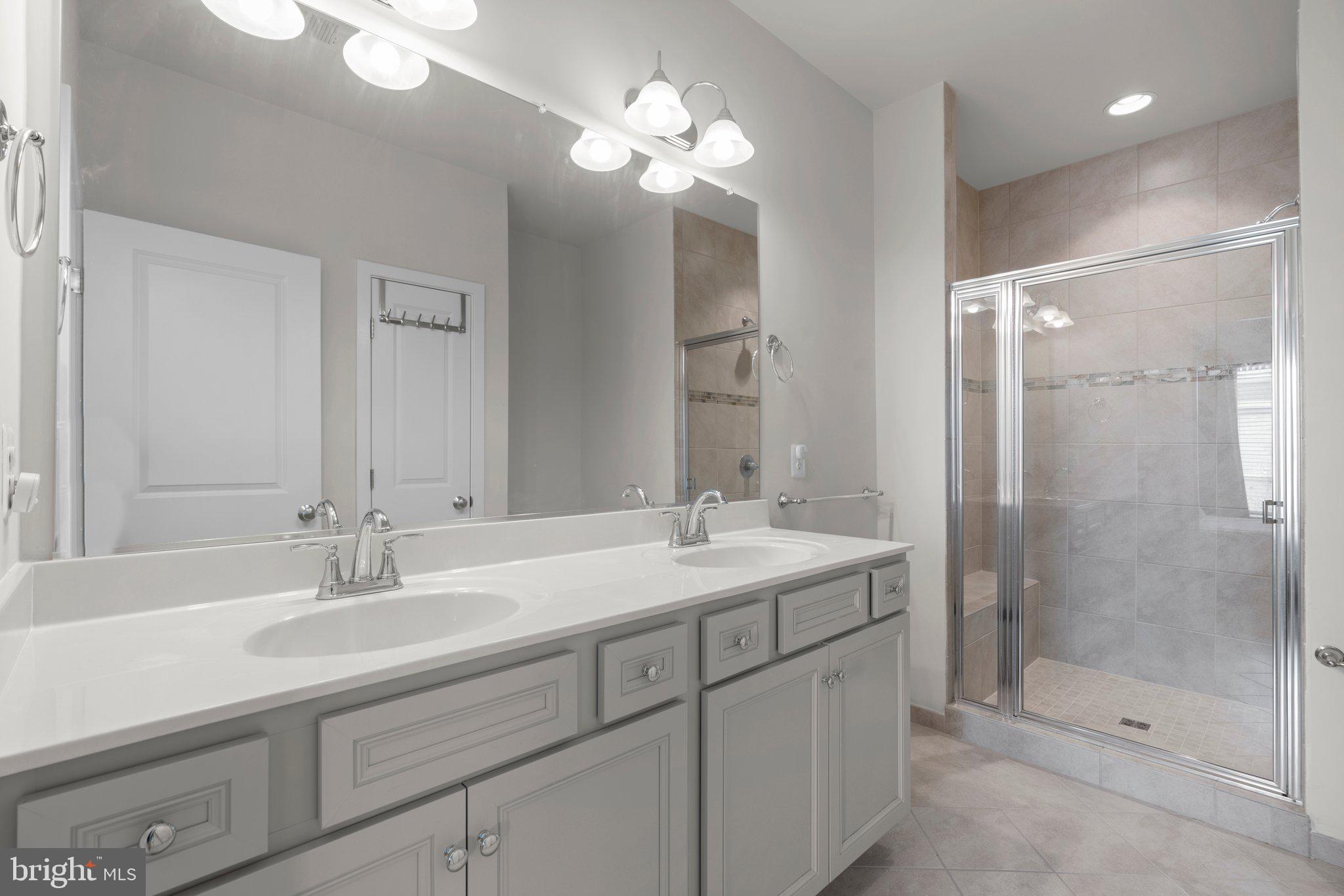 CHAPMAN ROW AT TWINBROOK METRO - Residential Lease