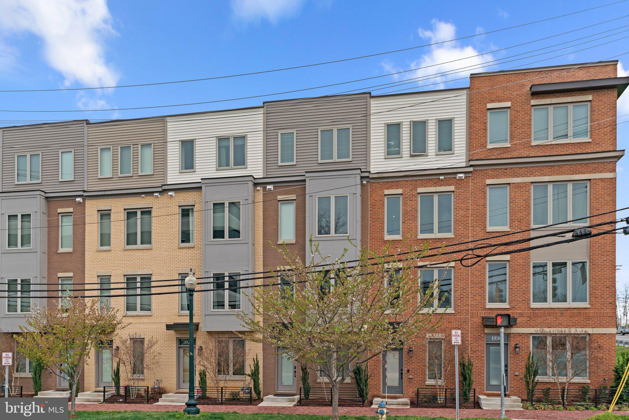 CHAPMAN ROW AT TWINBROOK METRO - Residential Lease