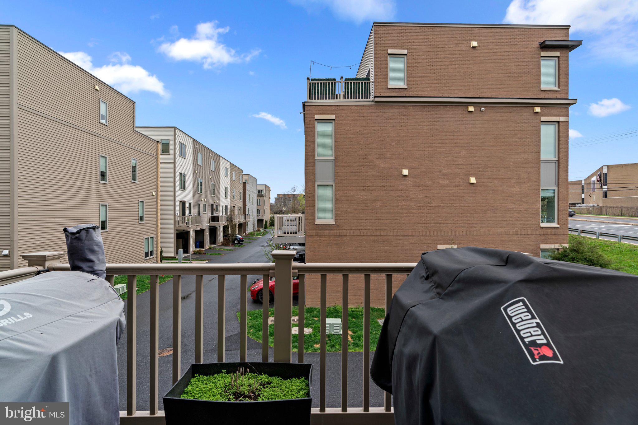 CHAPMAN ROW AT TWINBROOK METRO - Residential Lease