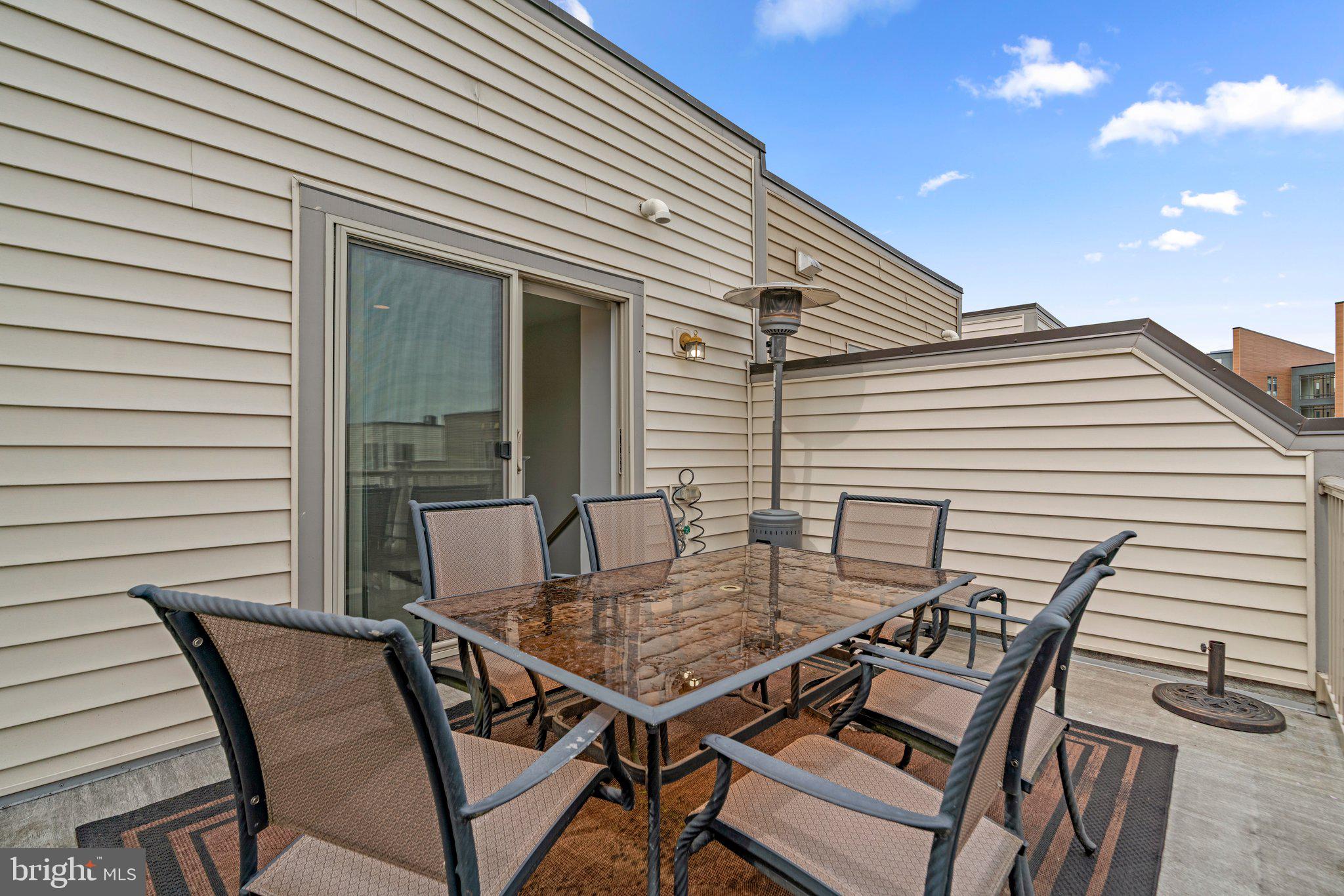 CHAPMAN ROW AT TWINBROOK METRO - Residential Lease