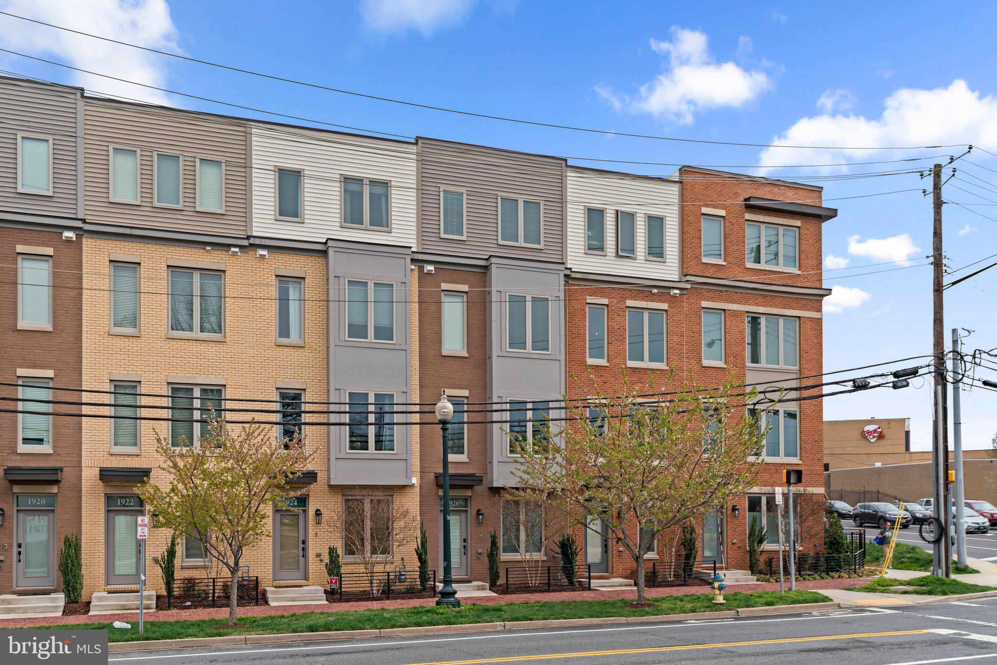 CHAPMAN ROW AT TWINBROOK METRO - Residential Lease