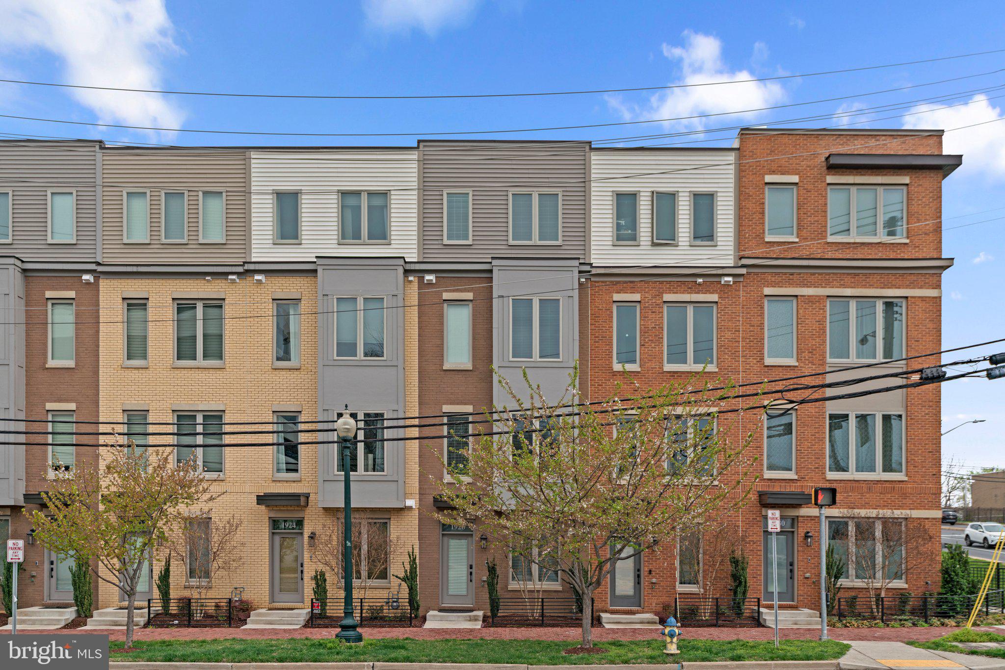 CHAPMAN ROW AT TWINBROOK METRO - Residential Lease